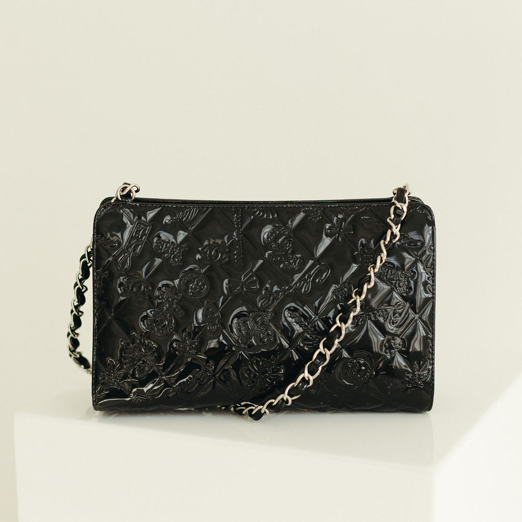 Chanel Lucky Symbols Pochette in Black Patent Leather - Image 2