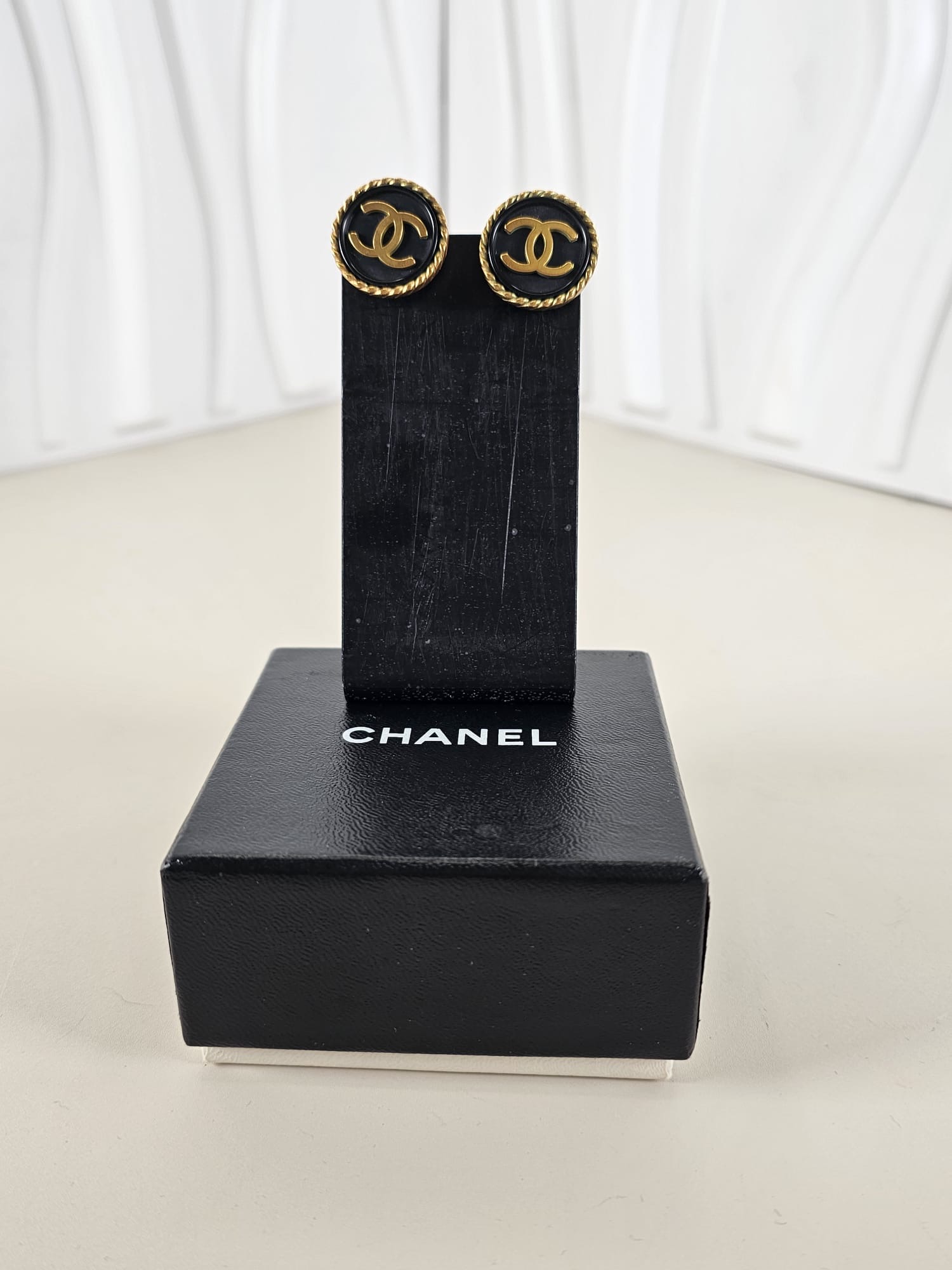 CHANEL Vintage Round CC Logo Clip-On Earrings - Image 2
