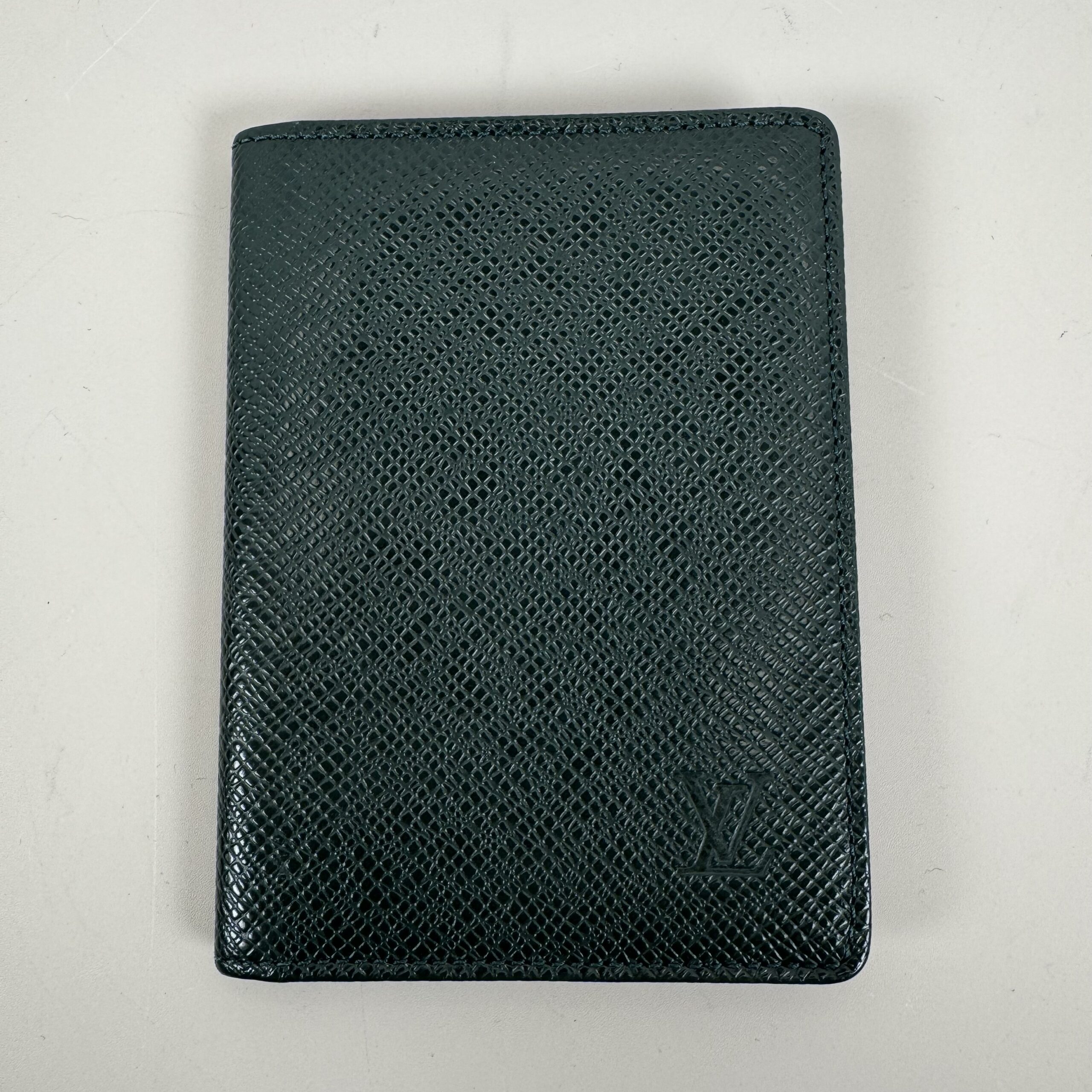Louis Vuitton Dark Green Taiga Leather Card Holder/Pass Case (Pre-owned)