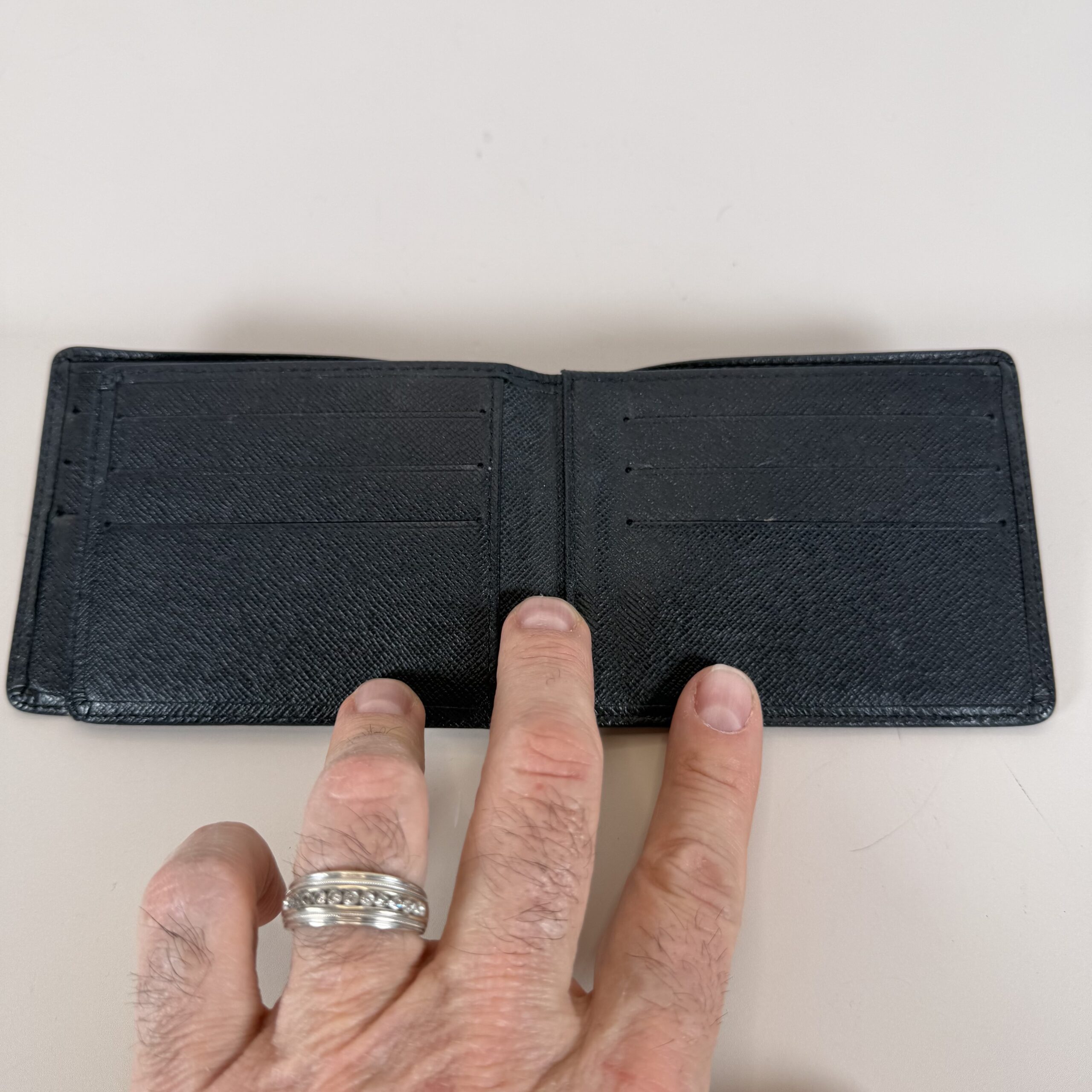 Louis Vuitton Multiple Wallet in Black Taiga Leather - Image 4