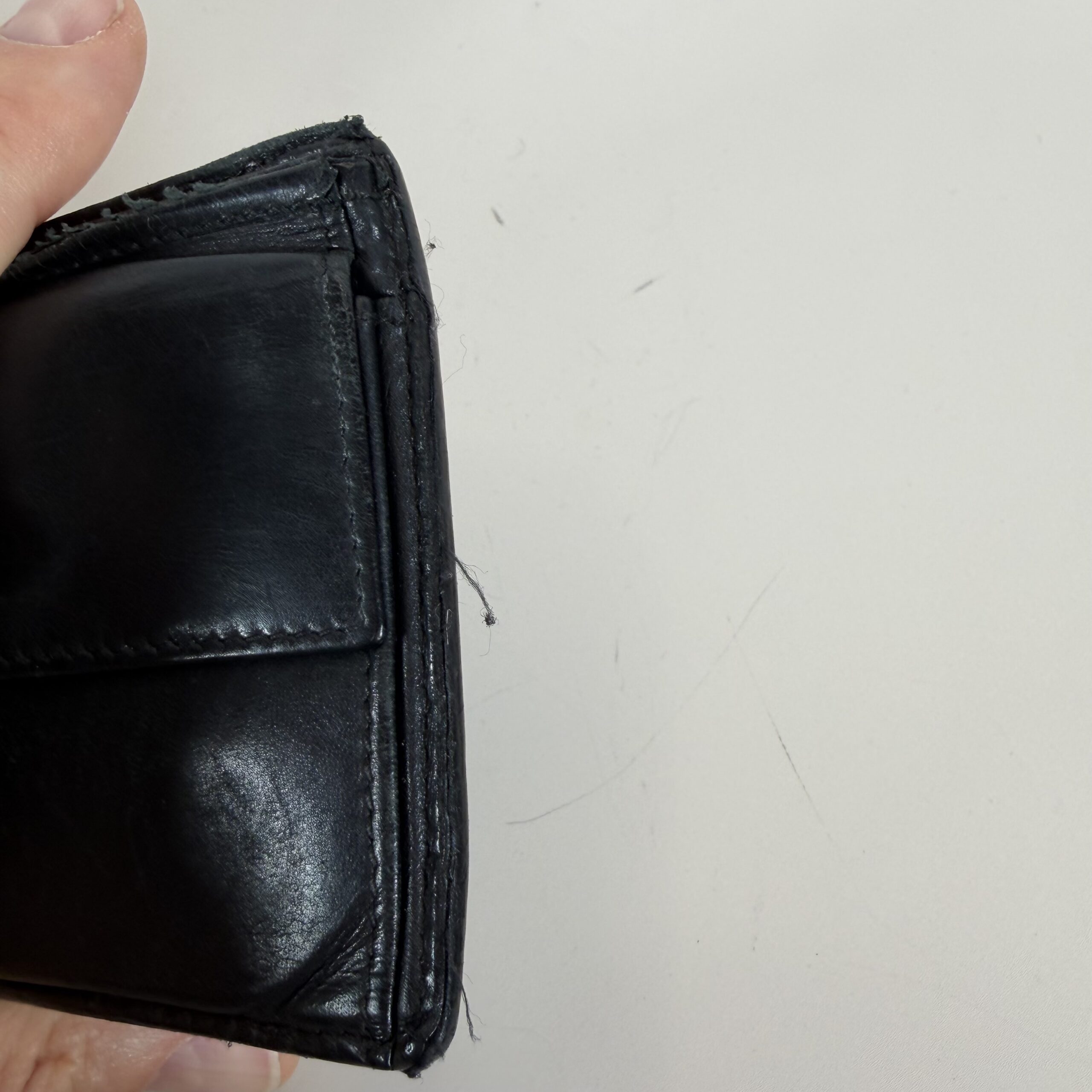 Bottega Veneta Black Intrecciato Leather Bi-Fold Wallet - Classic Woven Design - Image 8