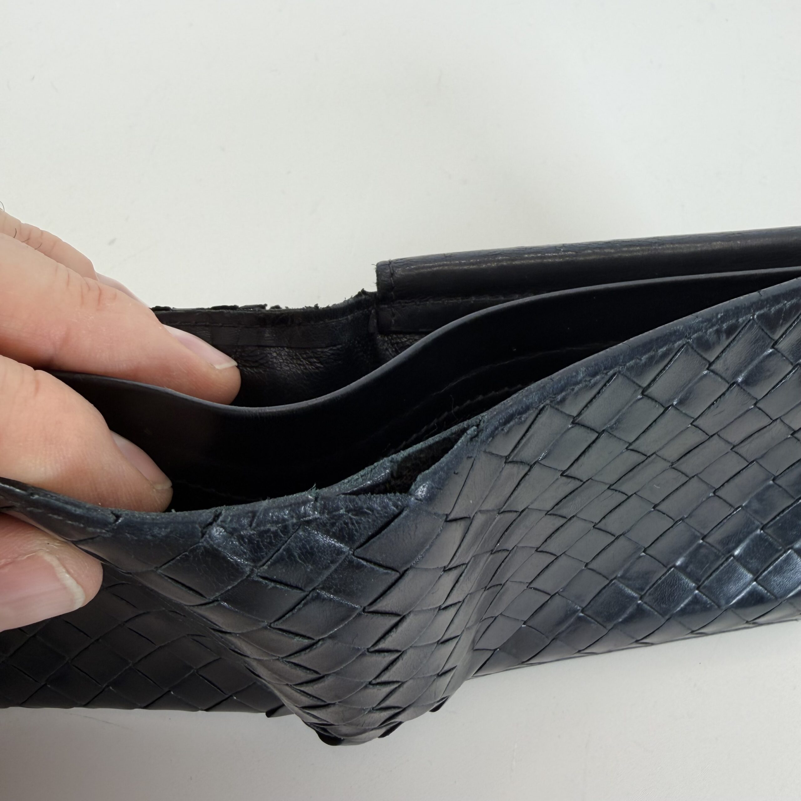 Bottega Veneta Black Intrecciato Leather Bi-Fold Wallet - Classic Woven Design - Image 5