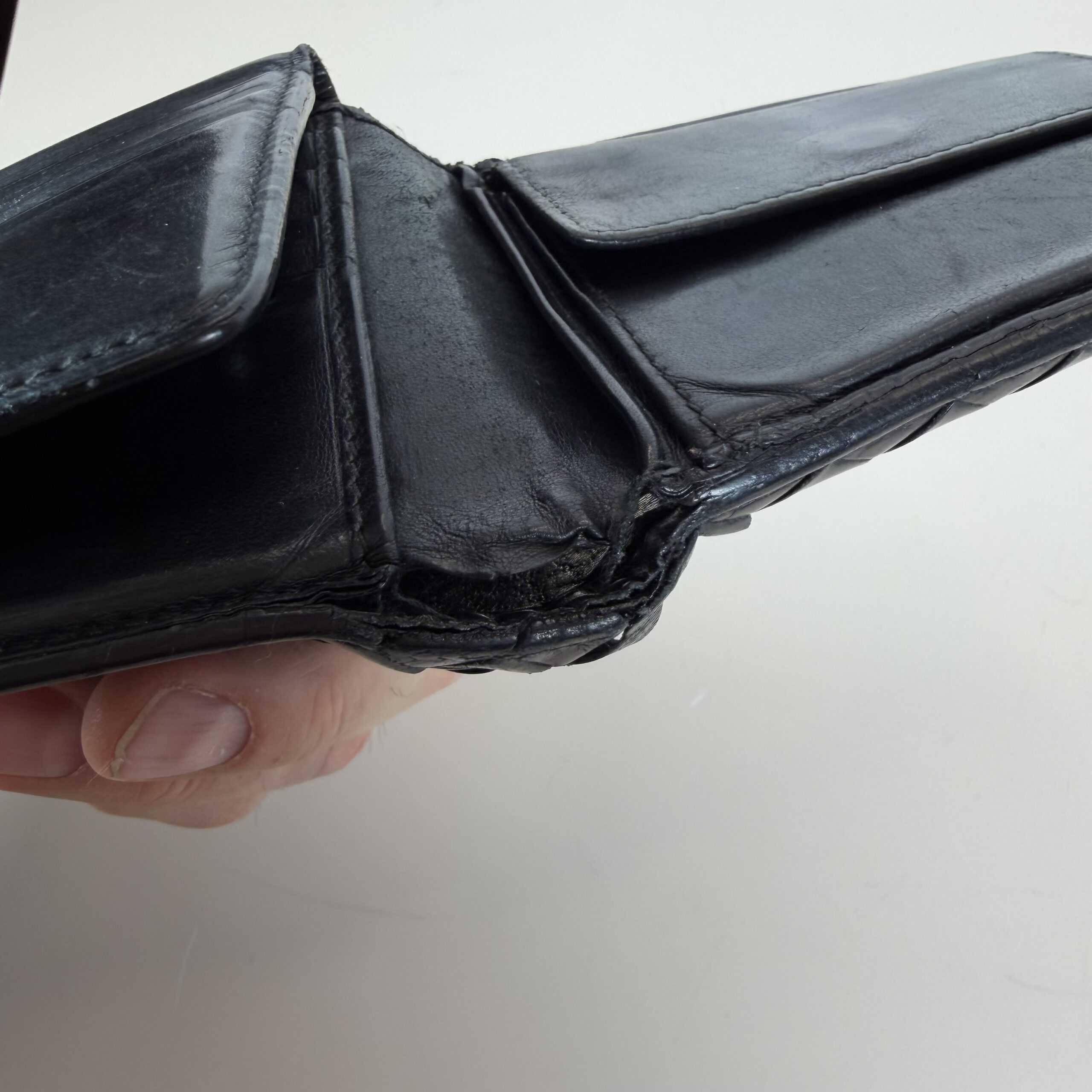 Bottega Veneta Black Intrecciato Leather Bi-Fold Wallet - Classic Woven Design - Image 3