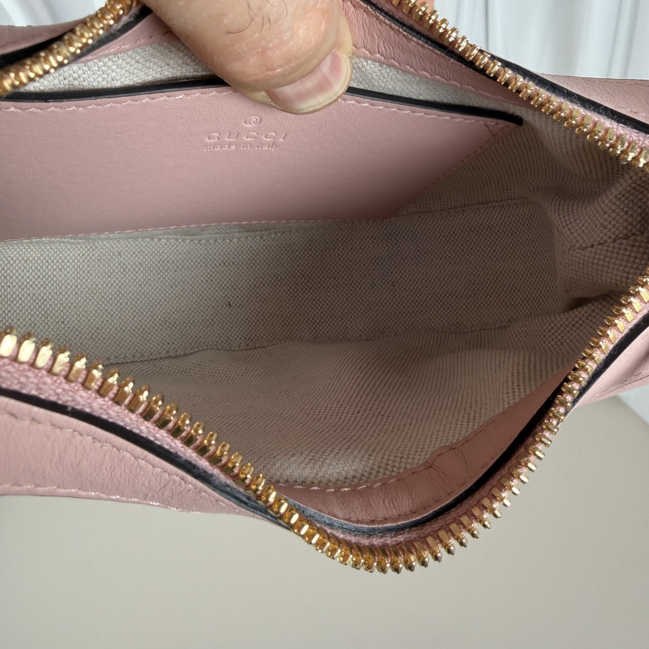 Gucci mini GG Matelassé shoulder bag in a light pink hue - Image 2