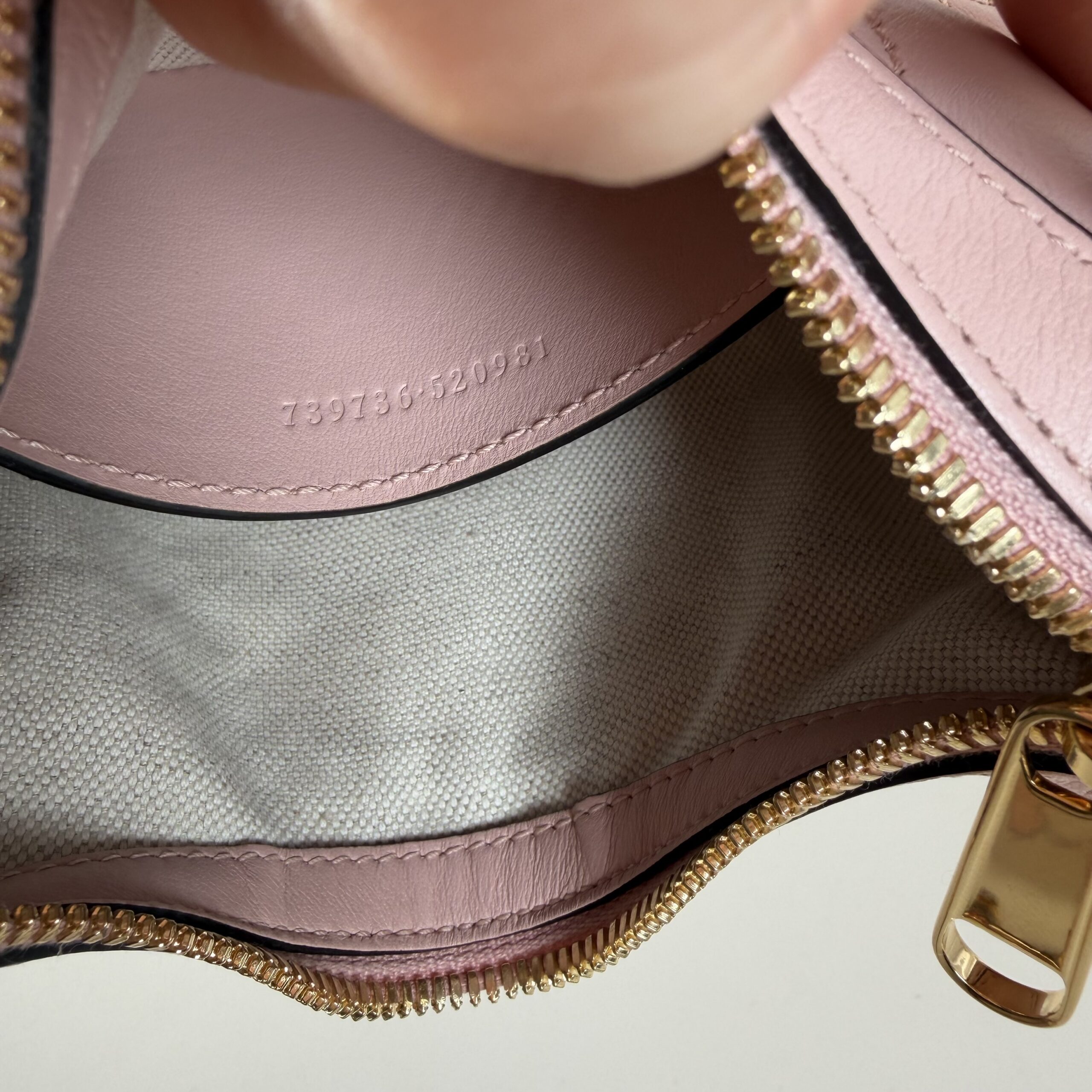 Gucci mini GG Matelassé shoulder bag in a light pink hue - Image 3