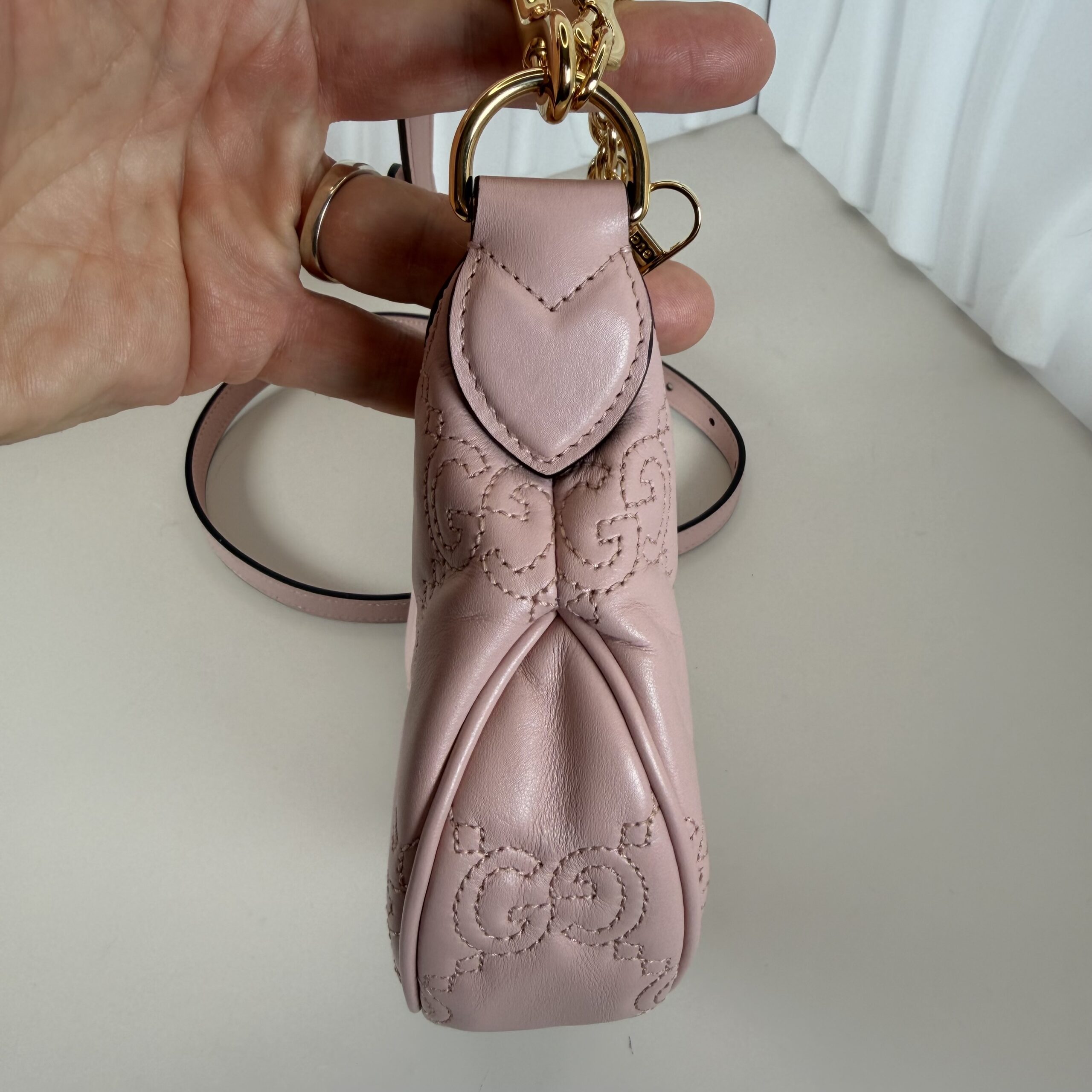 Gucci mini GG Matelassé shoulder bag in a light pink hue - Image 5