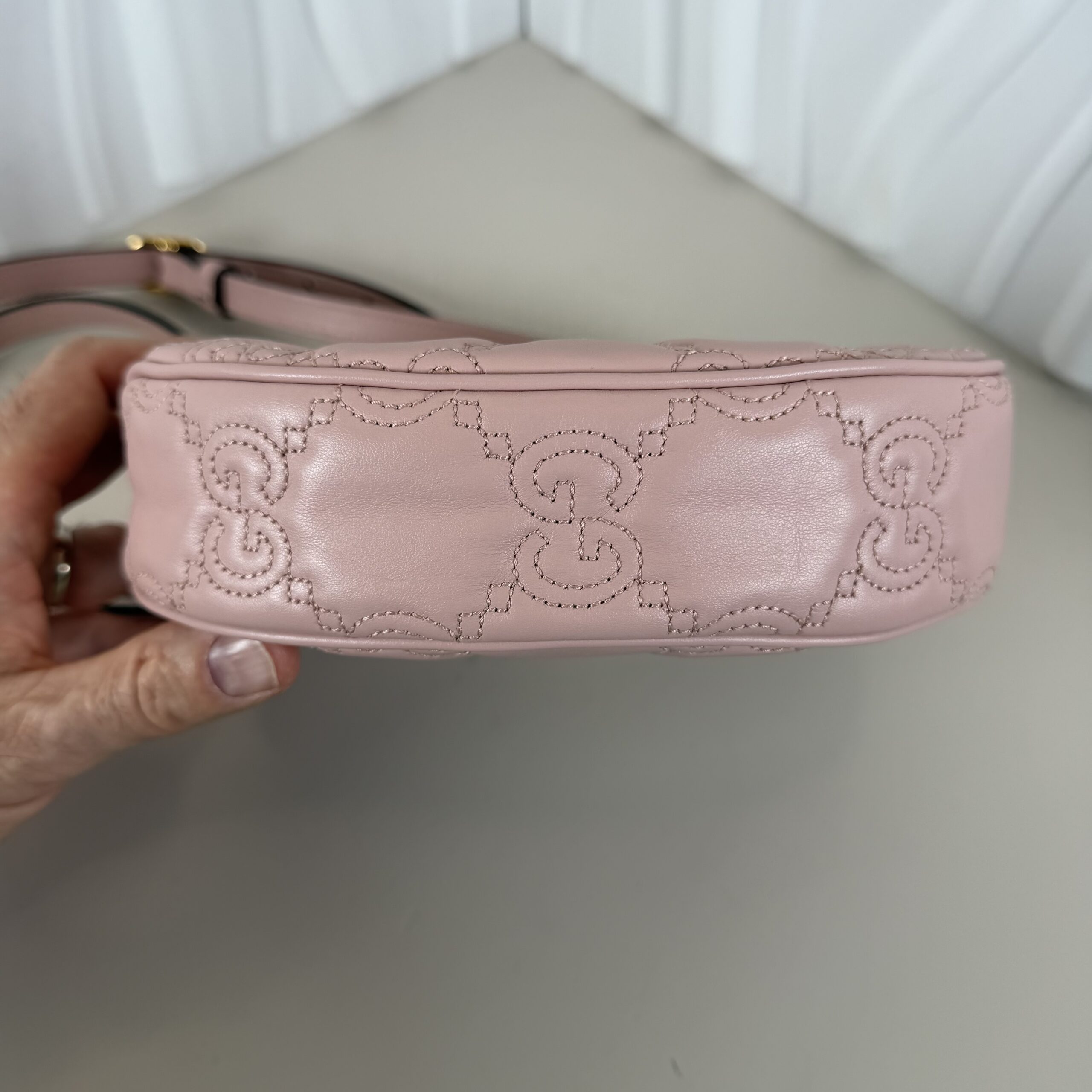 Gucci mini GG Matelassé shoulder bag in a light pink hue - Image 6