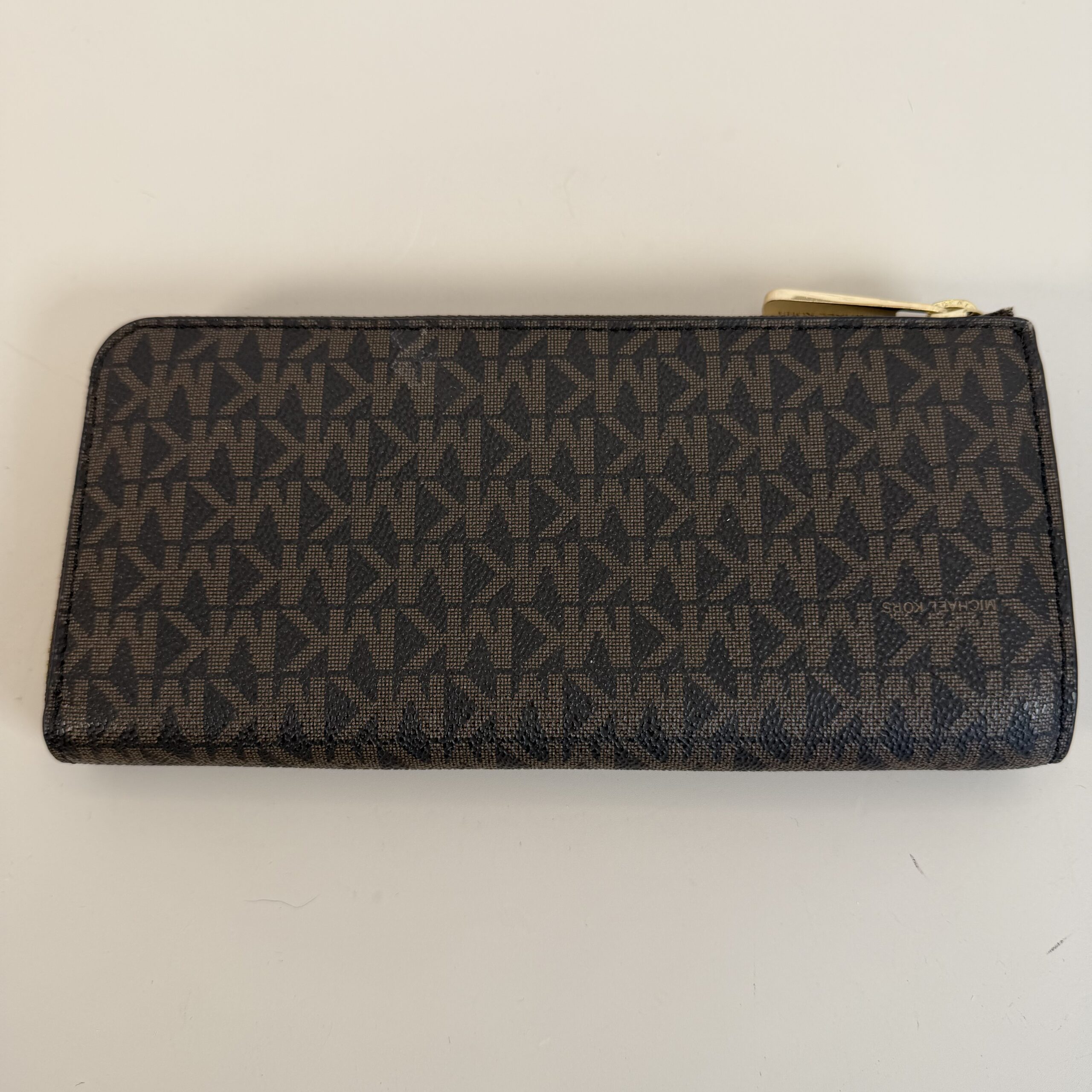 Michael Kors Jet Set Travel Large Logo Quarter-Zip Wallet - Image 2