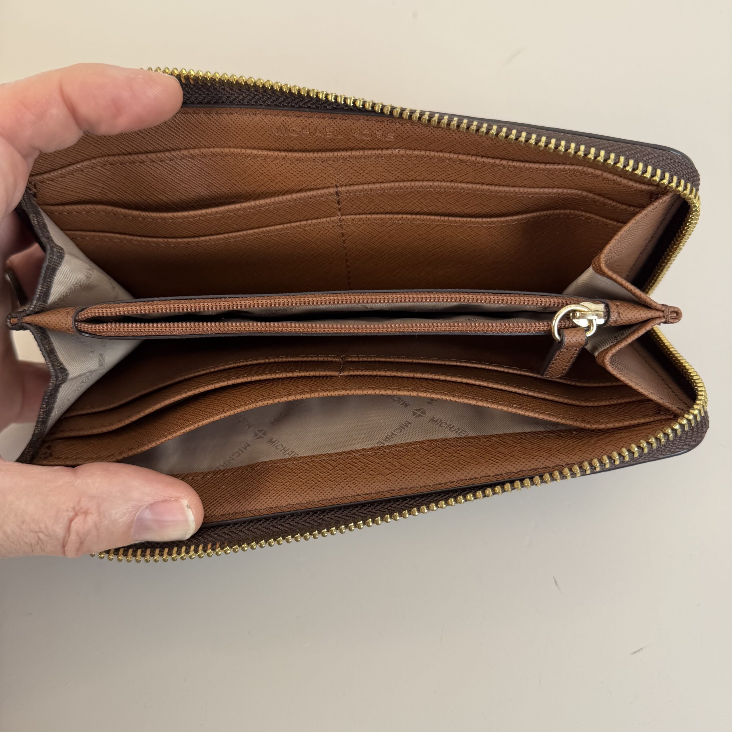 Michael Kors Jet Set Travel Large Logo Quarter-Zip Wallet - Image 3