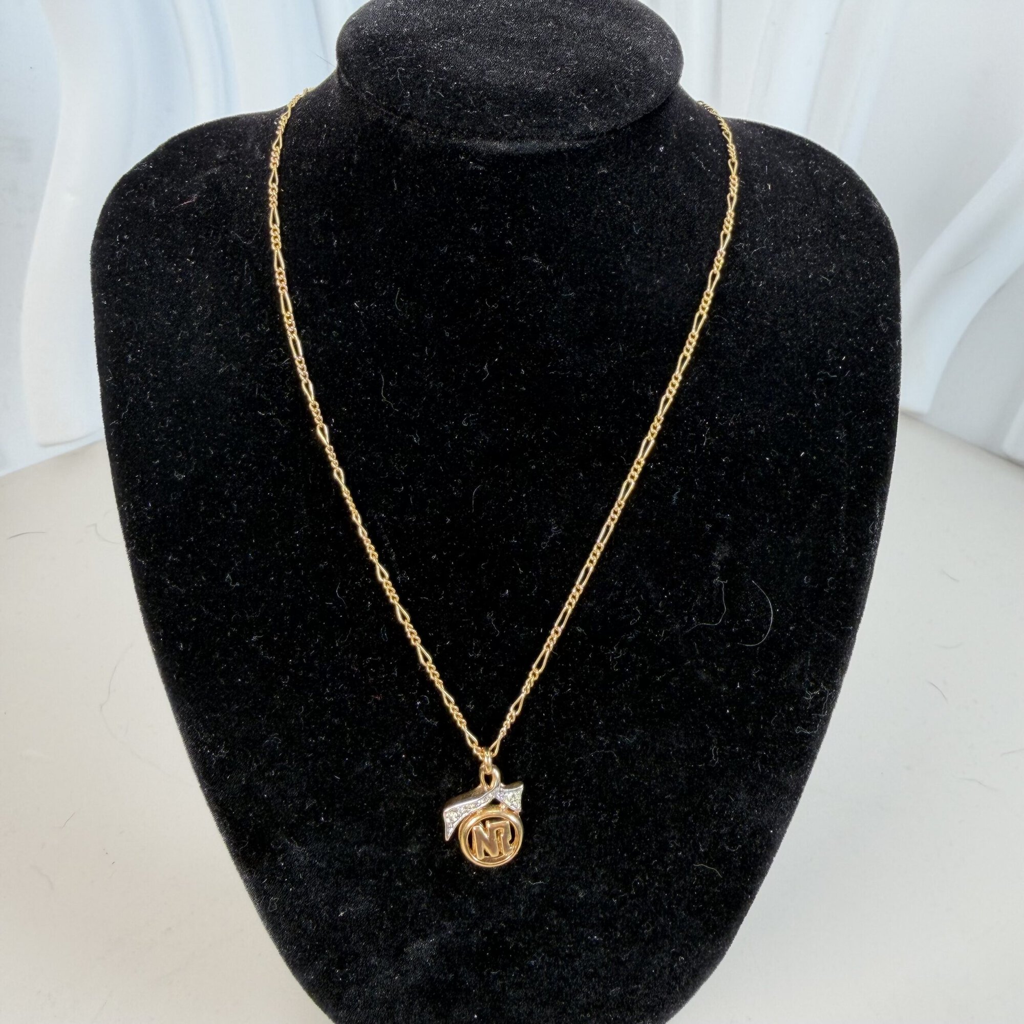 Nina Ricci gold-tone pendant necklace