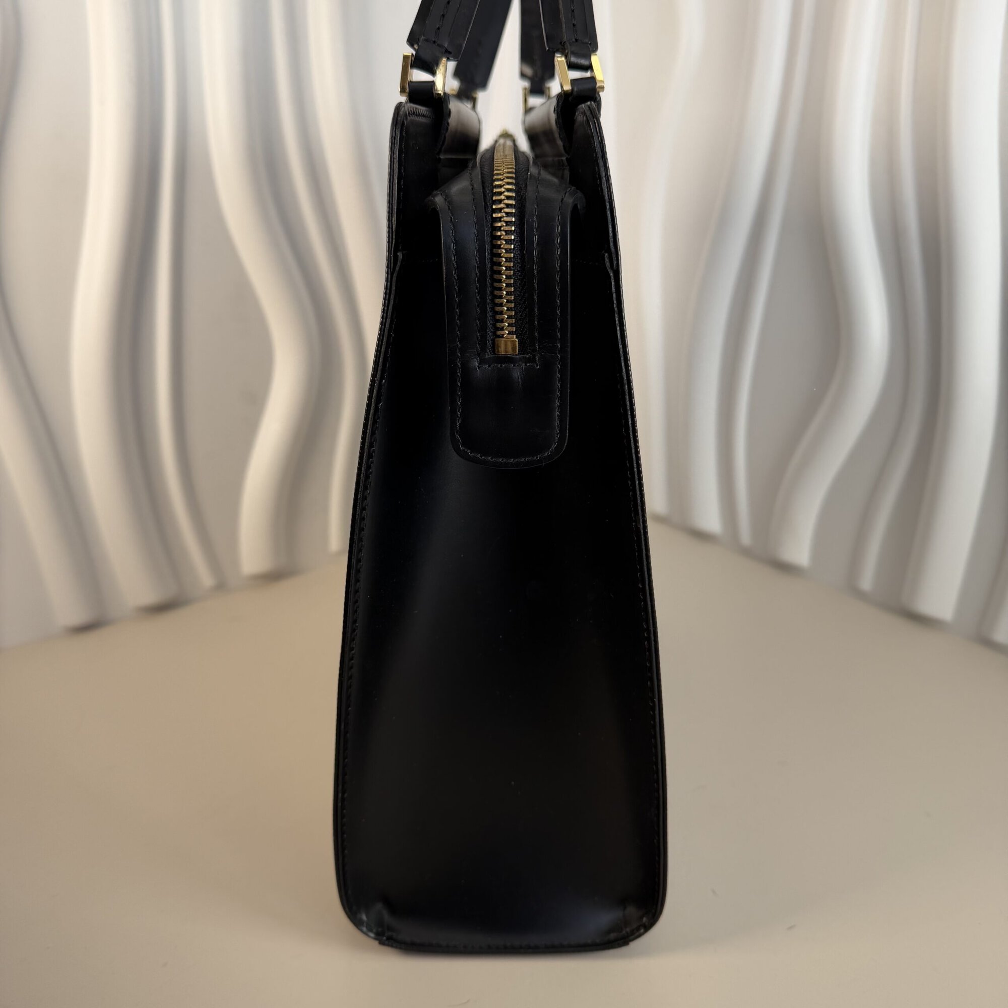 Louis Vuitton Figari MM Handbag – Black Epi Leather - Image 4