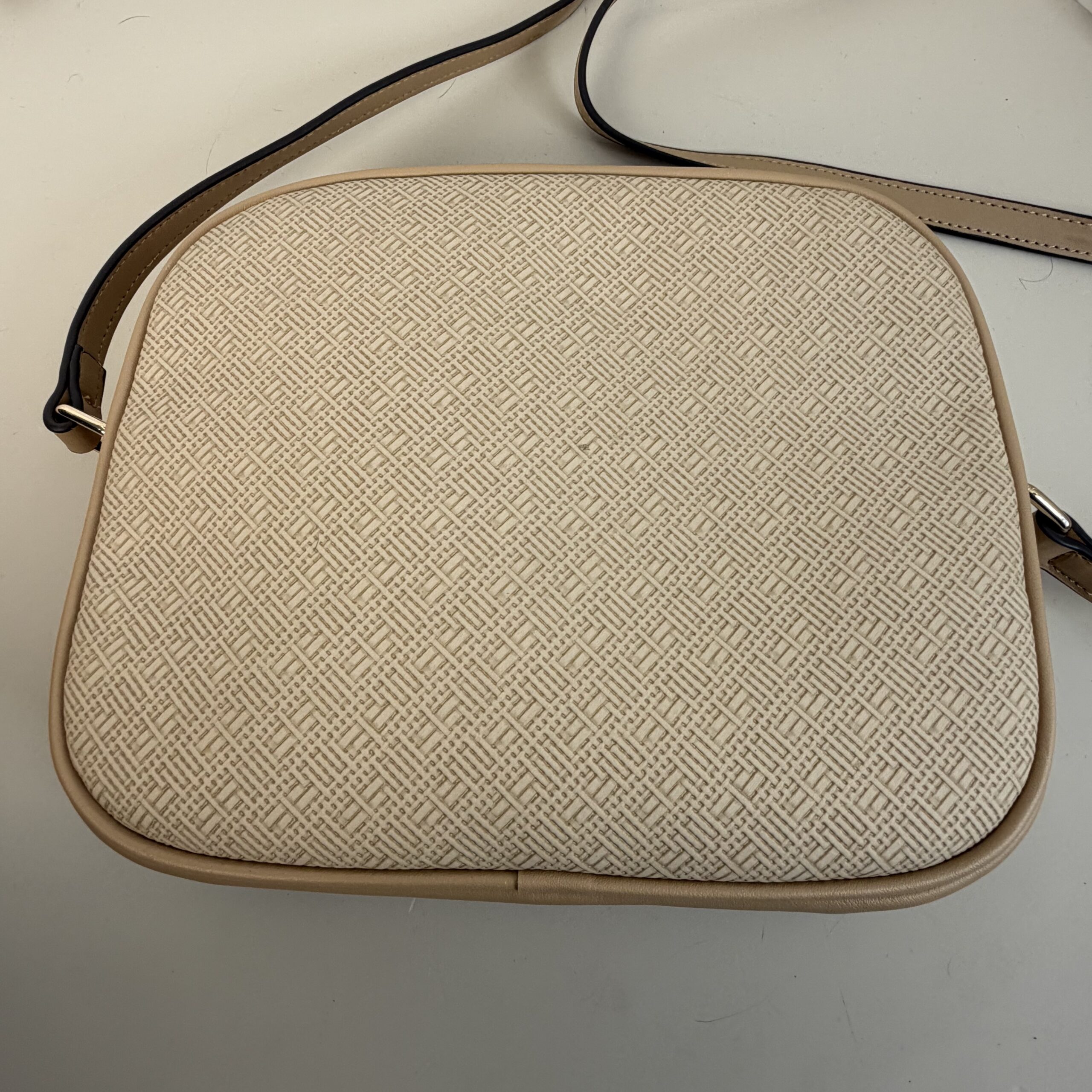 London Fog Collection Crossbody Camera Bag - NWOT - Image 3