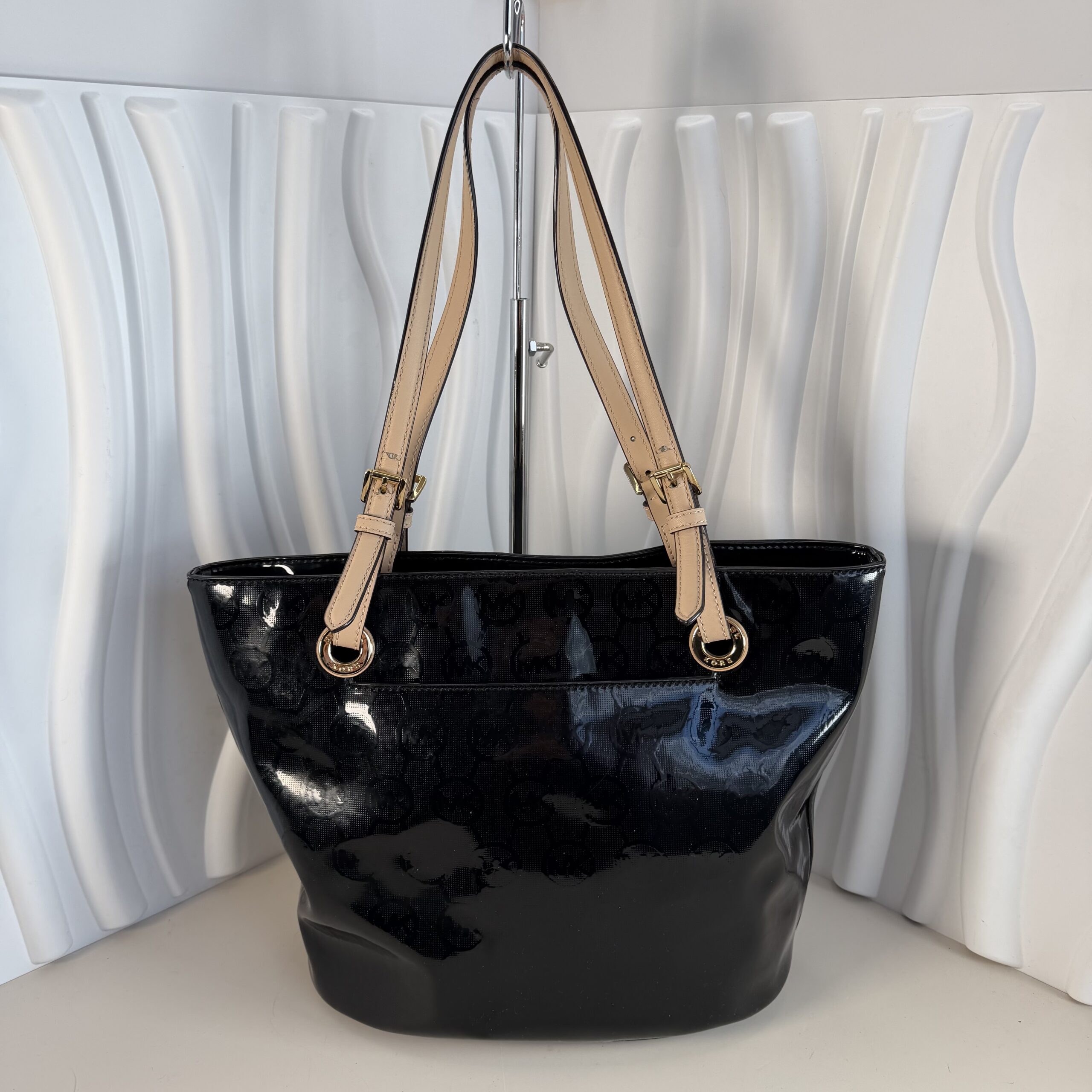 Michael Kors Jet Set (Signature Patent Leather) - Image 2