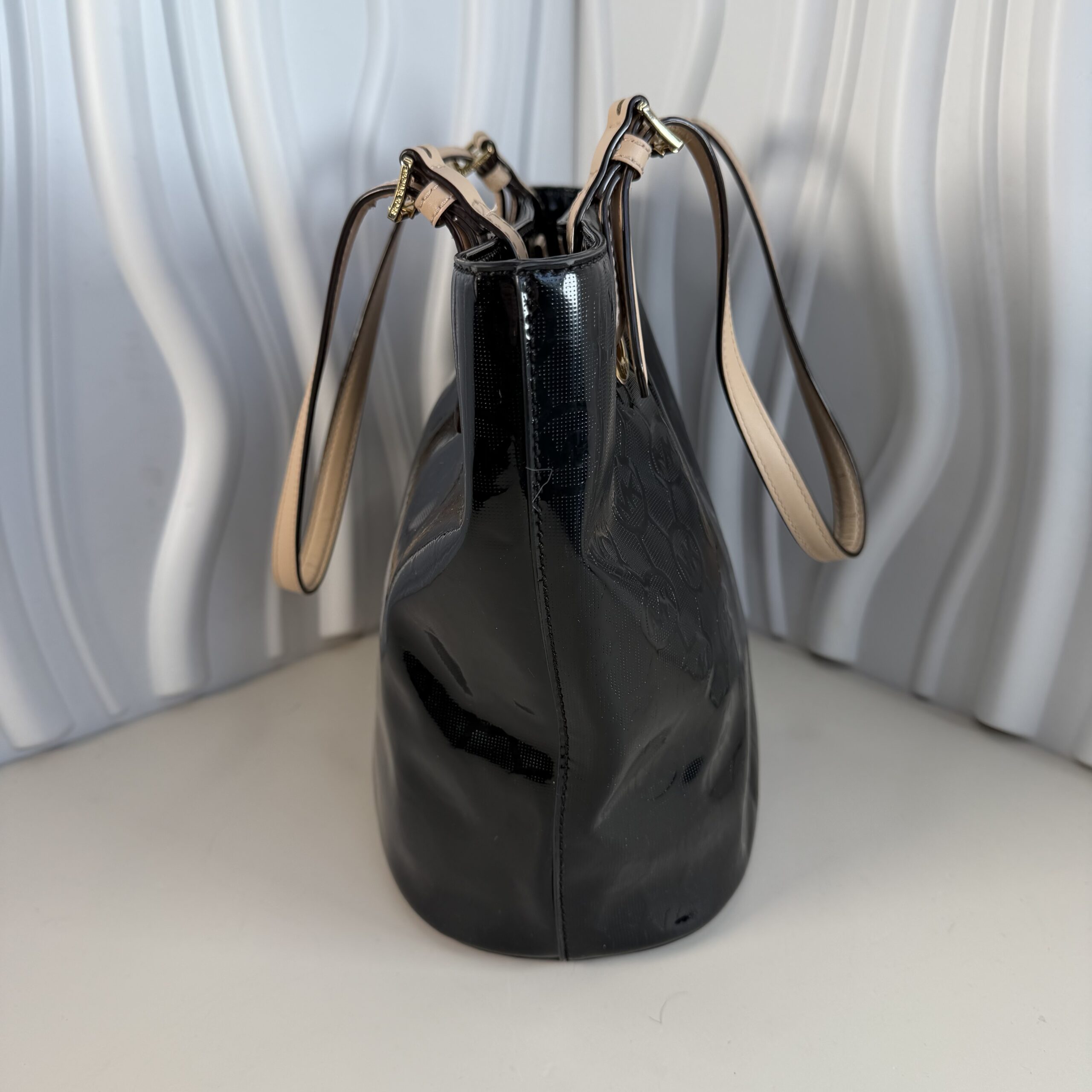 Michael Kors Jet Set (Signature Patent Leather) - Image 6