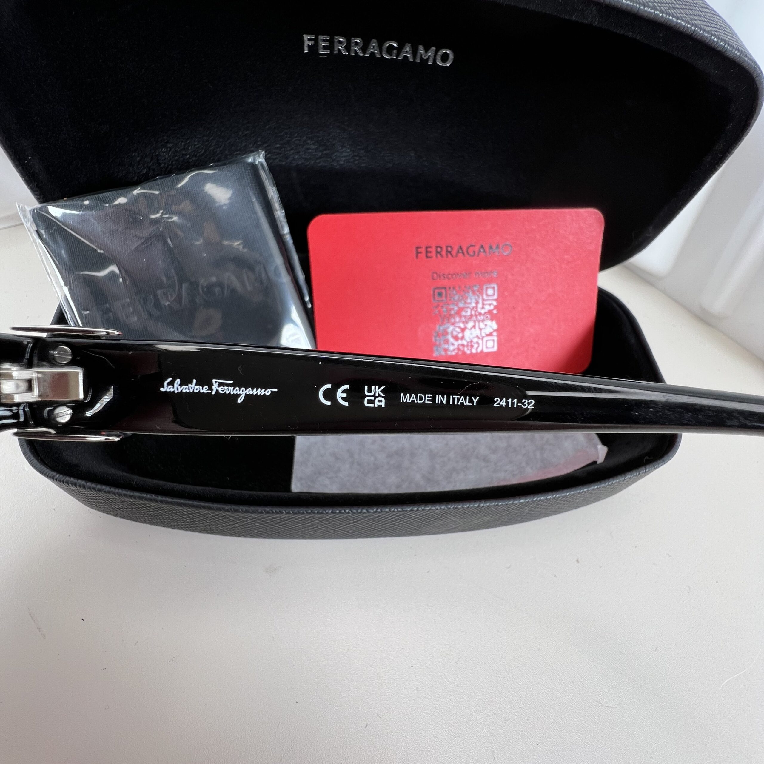Salvatore Ferragamo SF739SA oversized sunglasses in classic black acetate NWT - Image 7