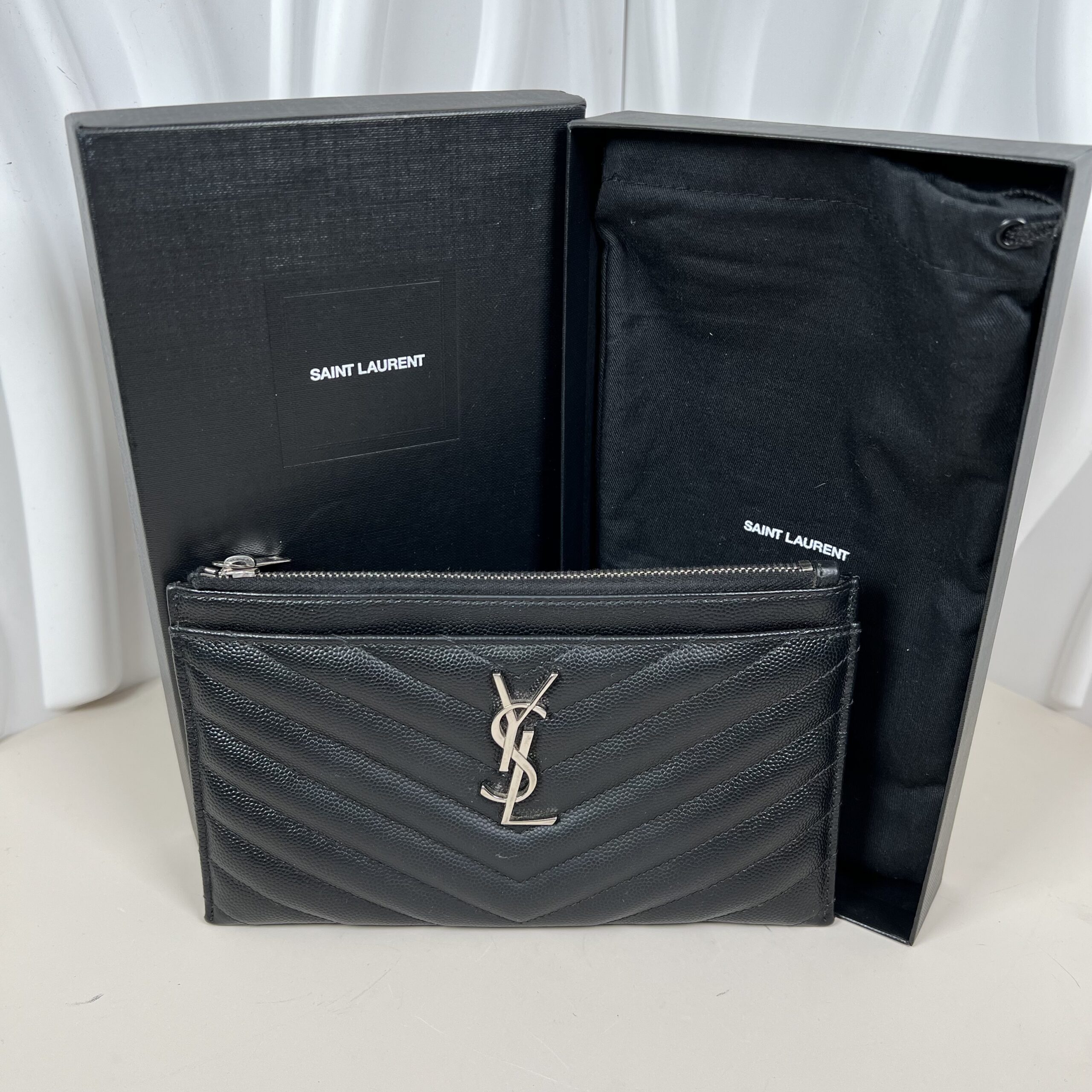Saint Laurent Grain De Poudre Chevron Monogram Bill Pouch - Image 4