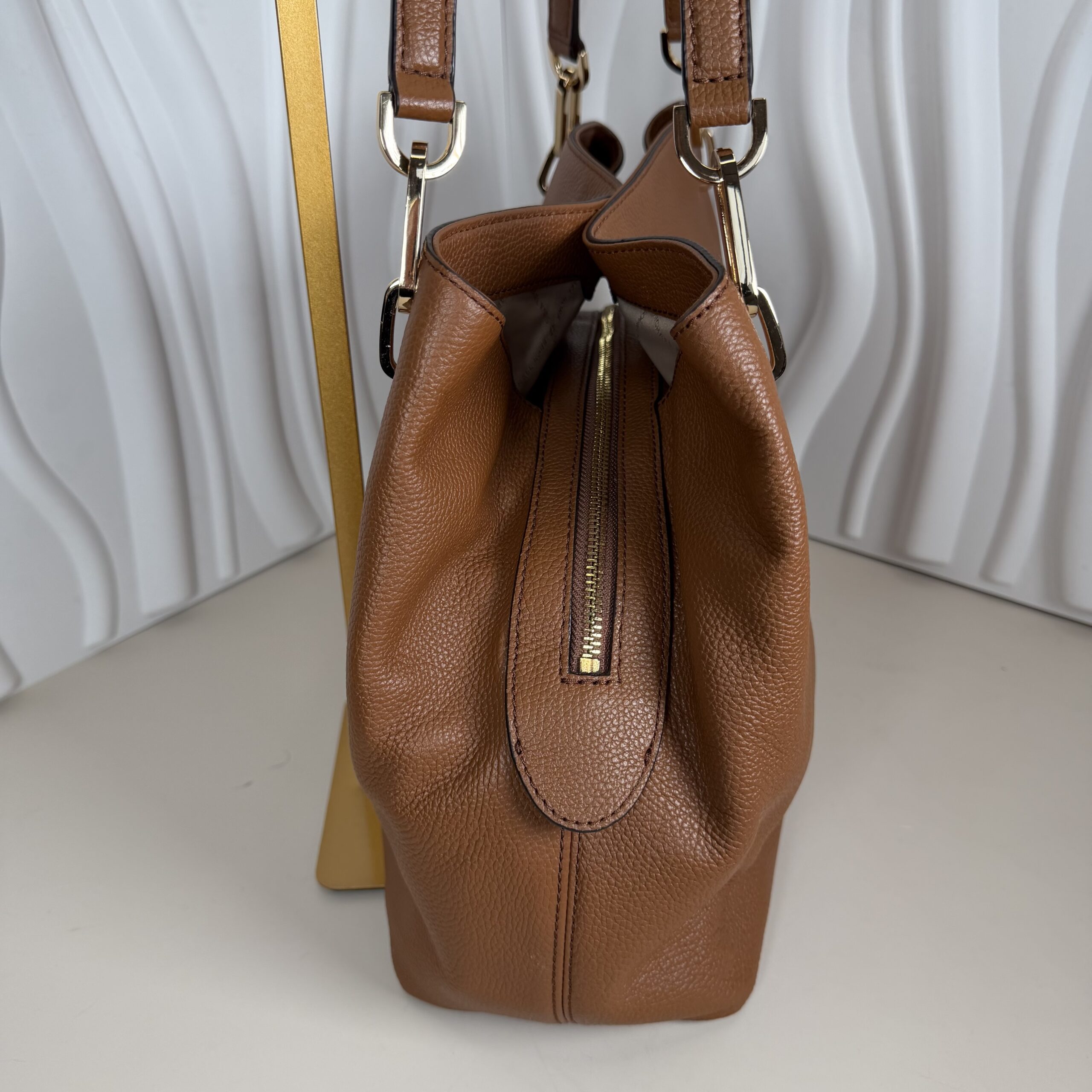 Michael Kors Leighton Large Shoulder Bag NWT - Image 4