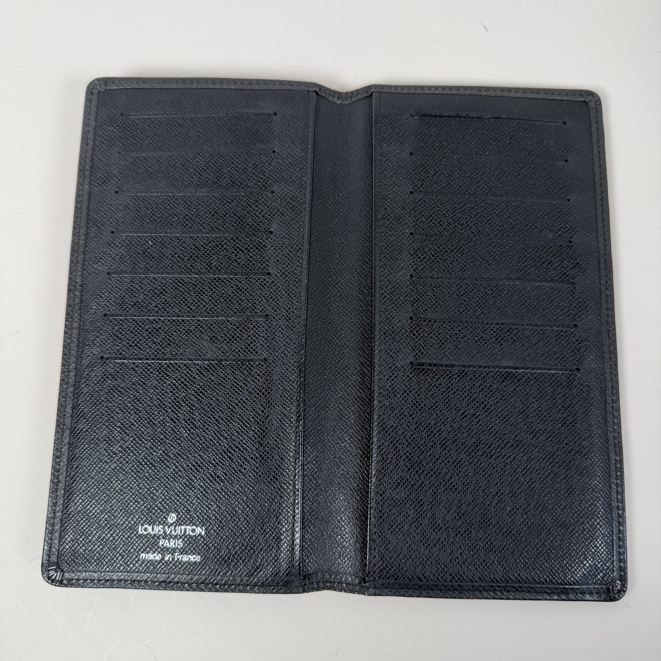 Louis Vuitton Taiga Leather Long Wallet - Image 3