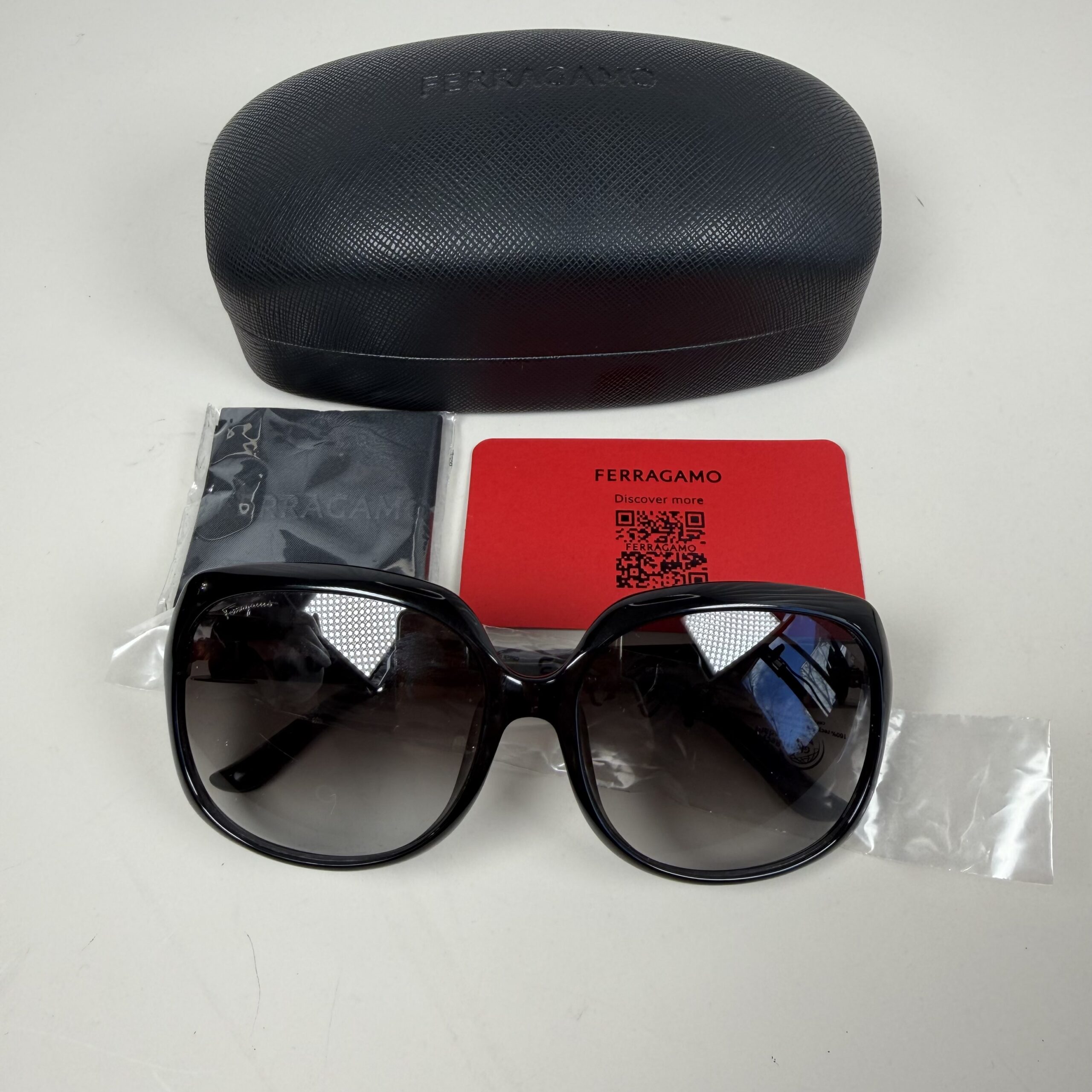 Salvatore Ferragamo SF739SA oversized sunglasses in classic black acetate NWT - Image 2