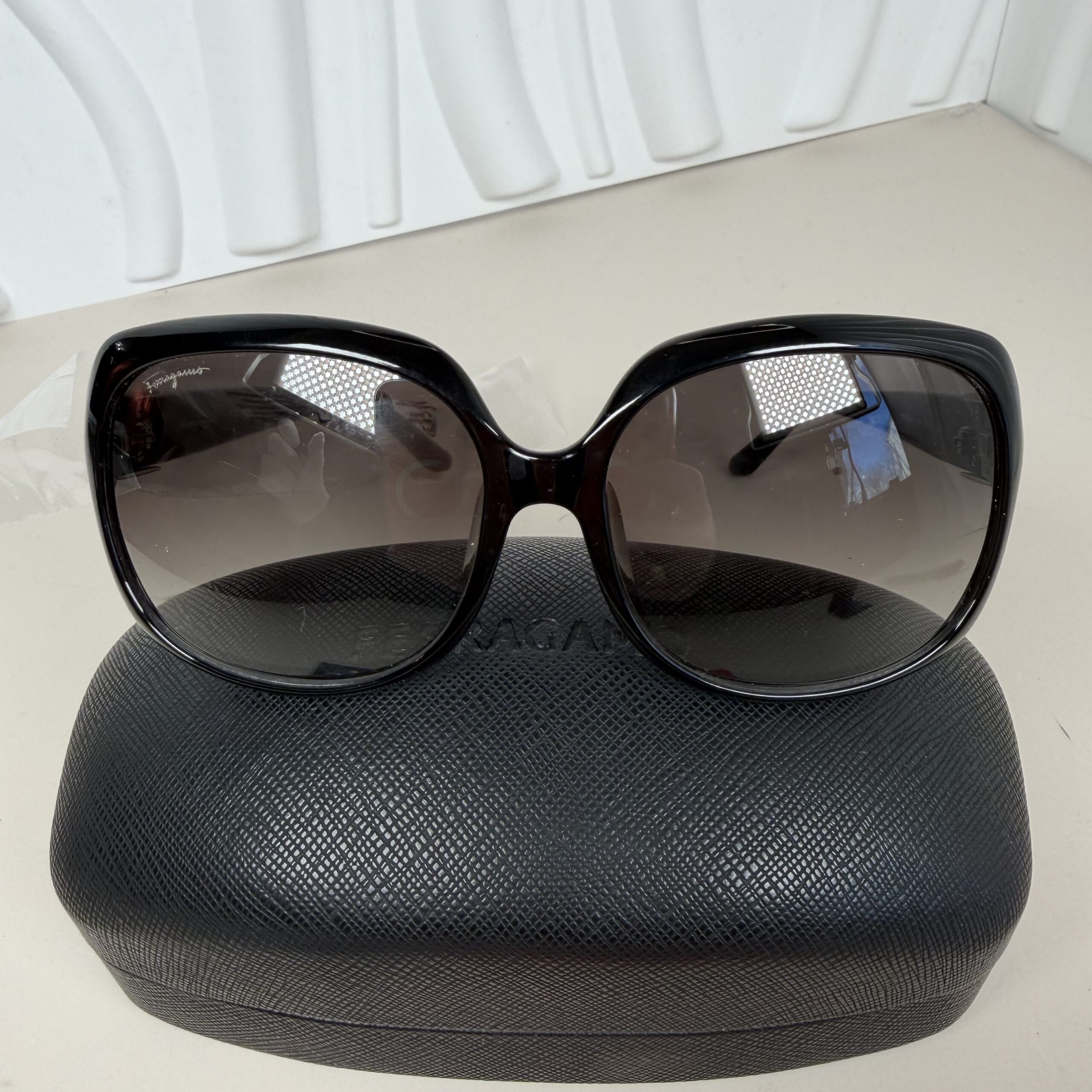 Salvatore Ferragamo SF739SA oversized sunglasses in classic black acetate NWT - Image 3