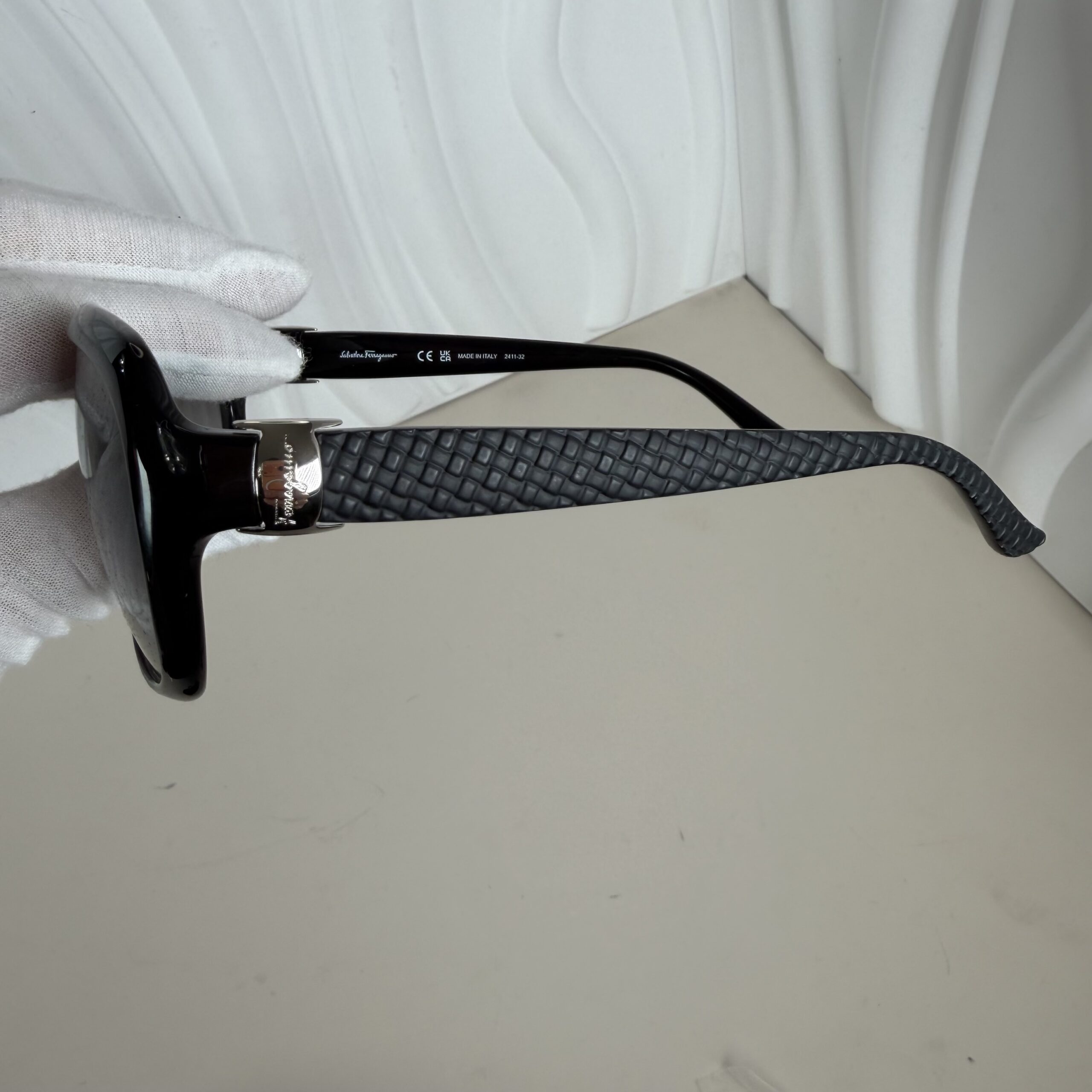 Salvatore Ferragamo SF739SA oversized sunglasses in classic black acetate NWT - Image 4