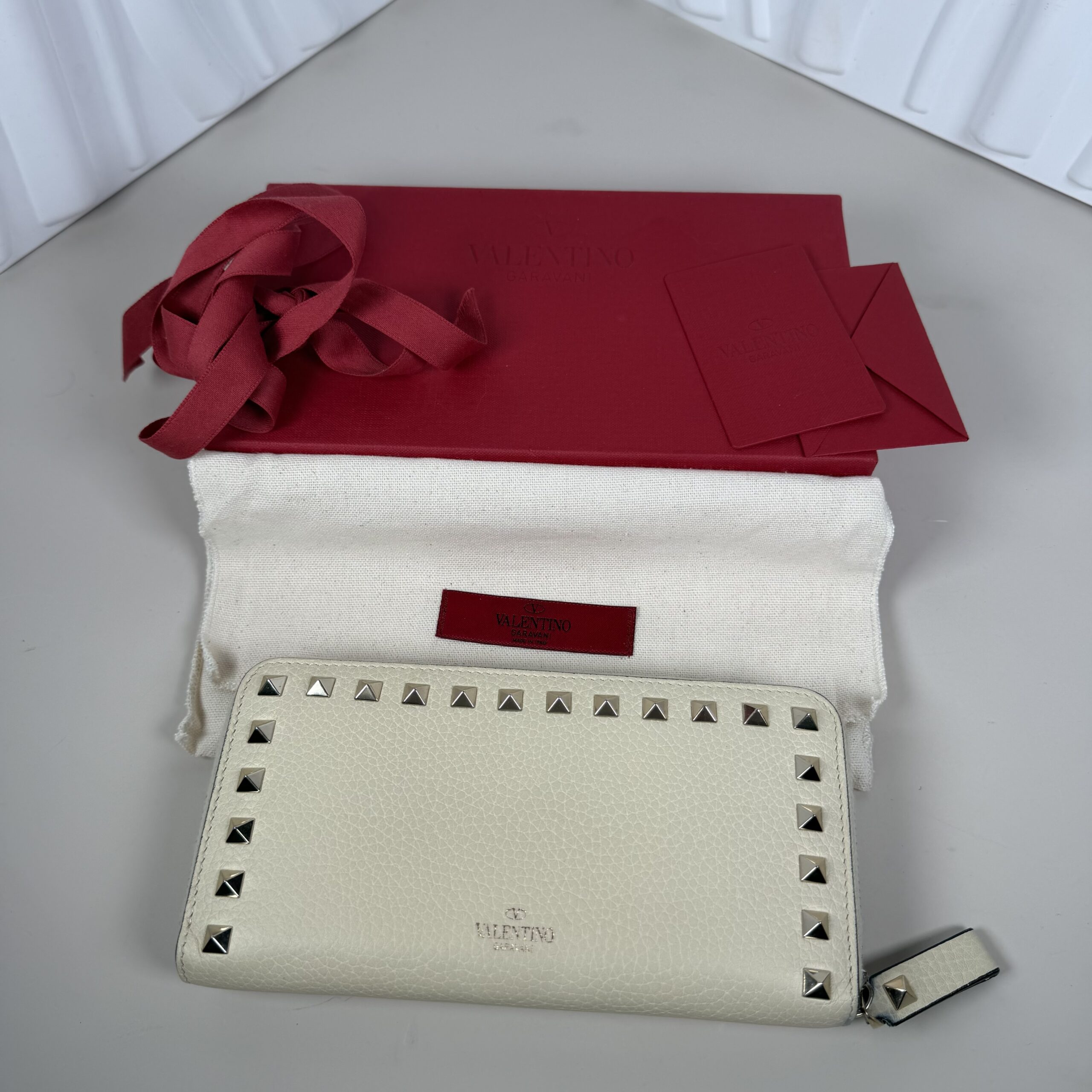 Valentino Garavani Rockstud Continental Zip Wallet - Image 2