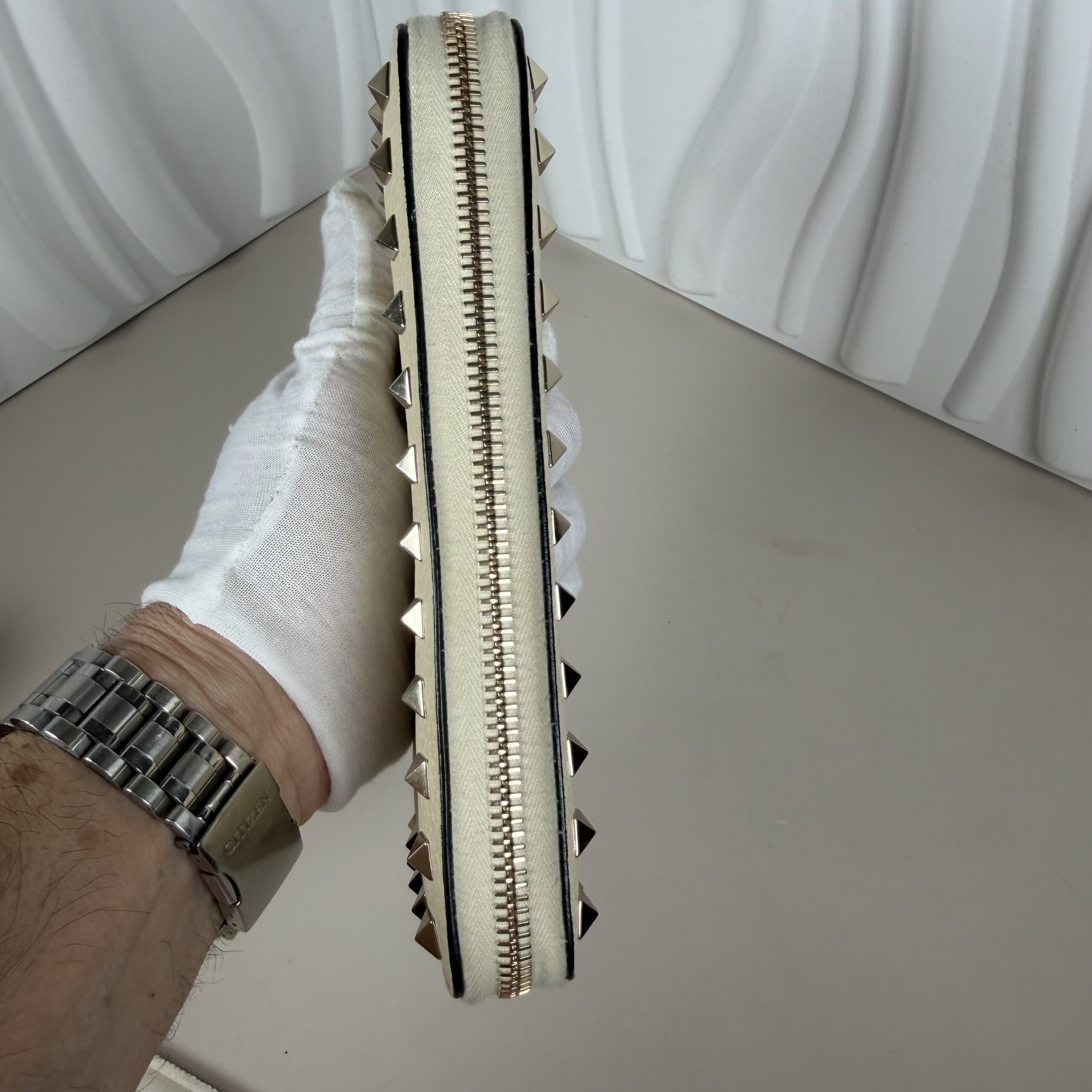 Valentino Garavani Rockstud Continental Zip Wallet - Image 4