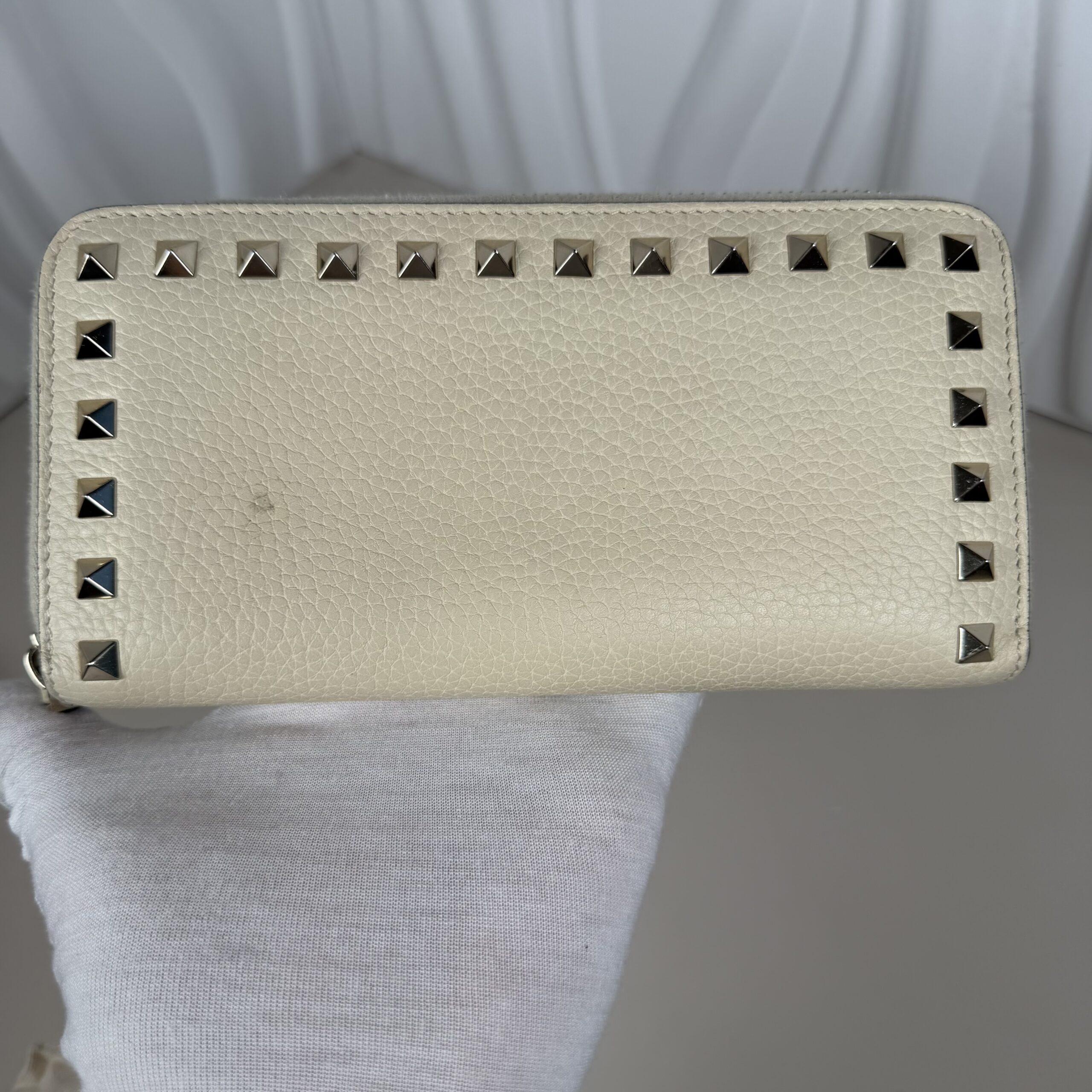 Valentino Garavani Rockstud Continental Zip Wallet - Image 6