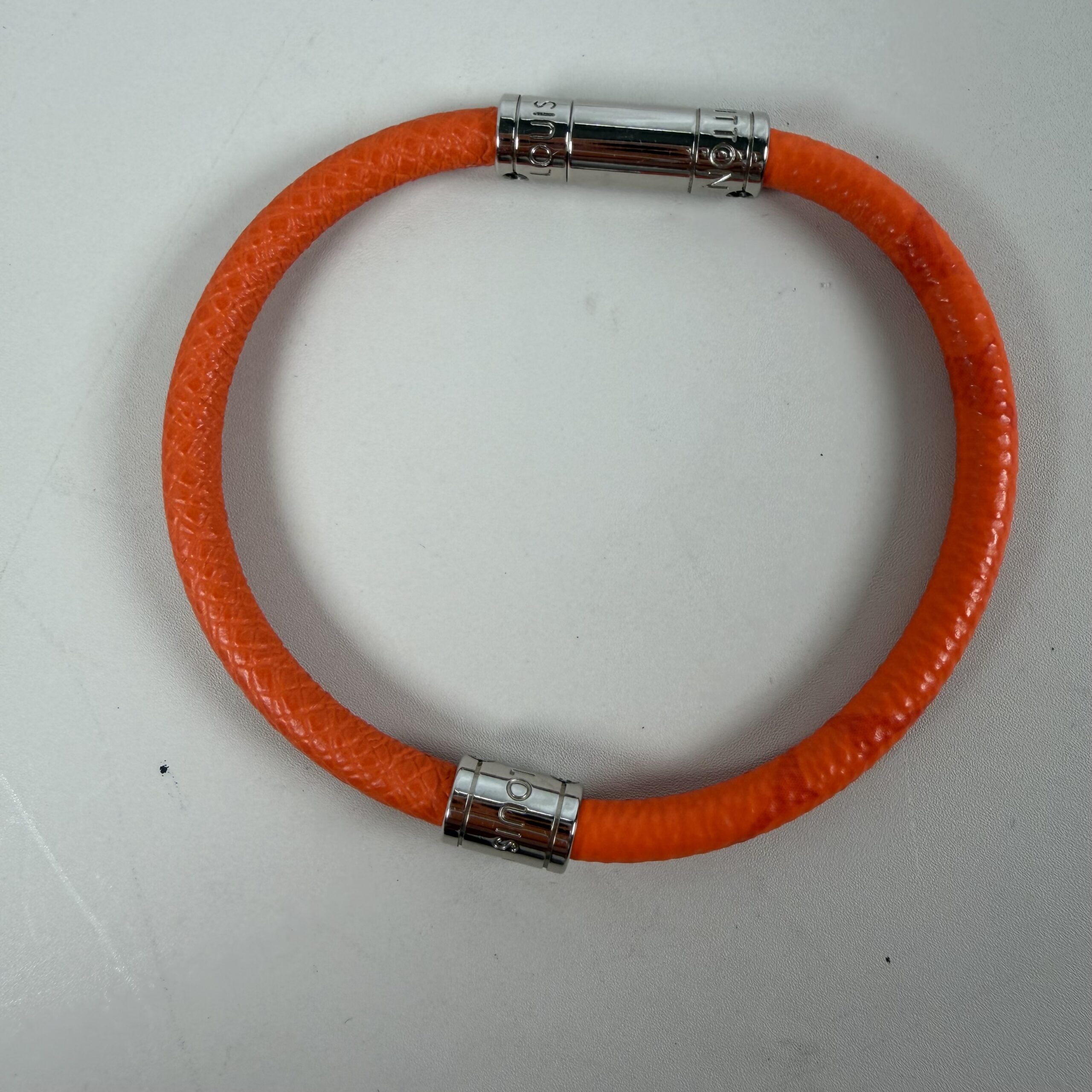 Louis Vuitton Keep It Bracelet in Vibrant Volcano Orange size approx 6.75-7 - Image 4
