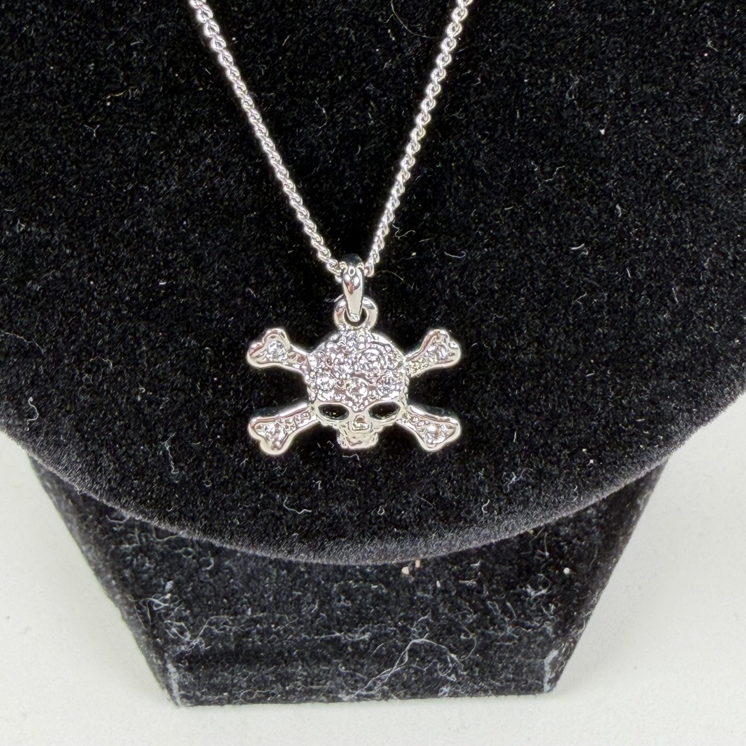 Vivienne Westwood-inspired Jolly Roger skull and crossbones pendant necklace - Image 2