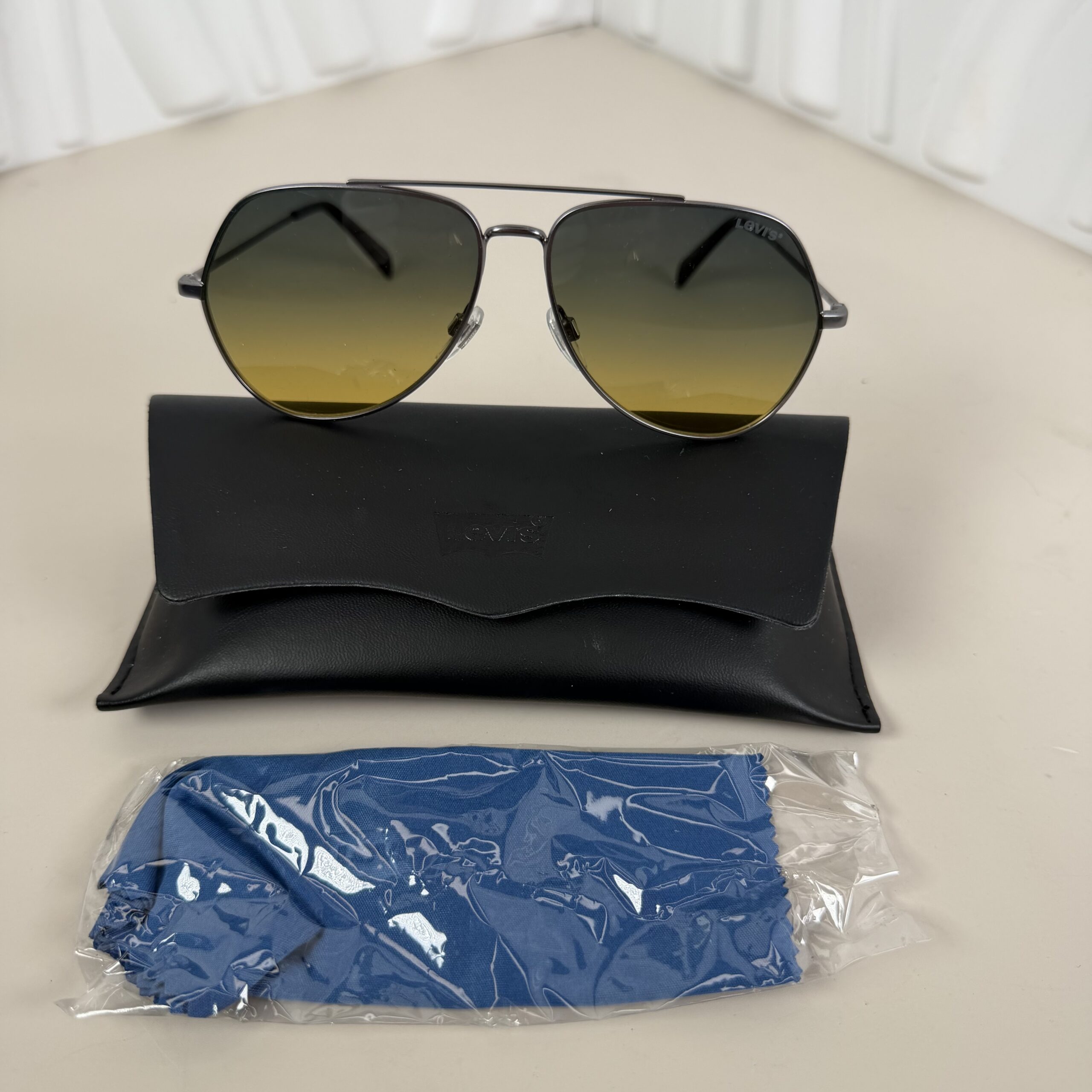 Levi's LV 1012/S Aviator Sunglasses - Image 2