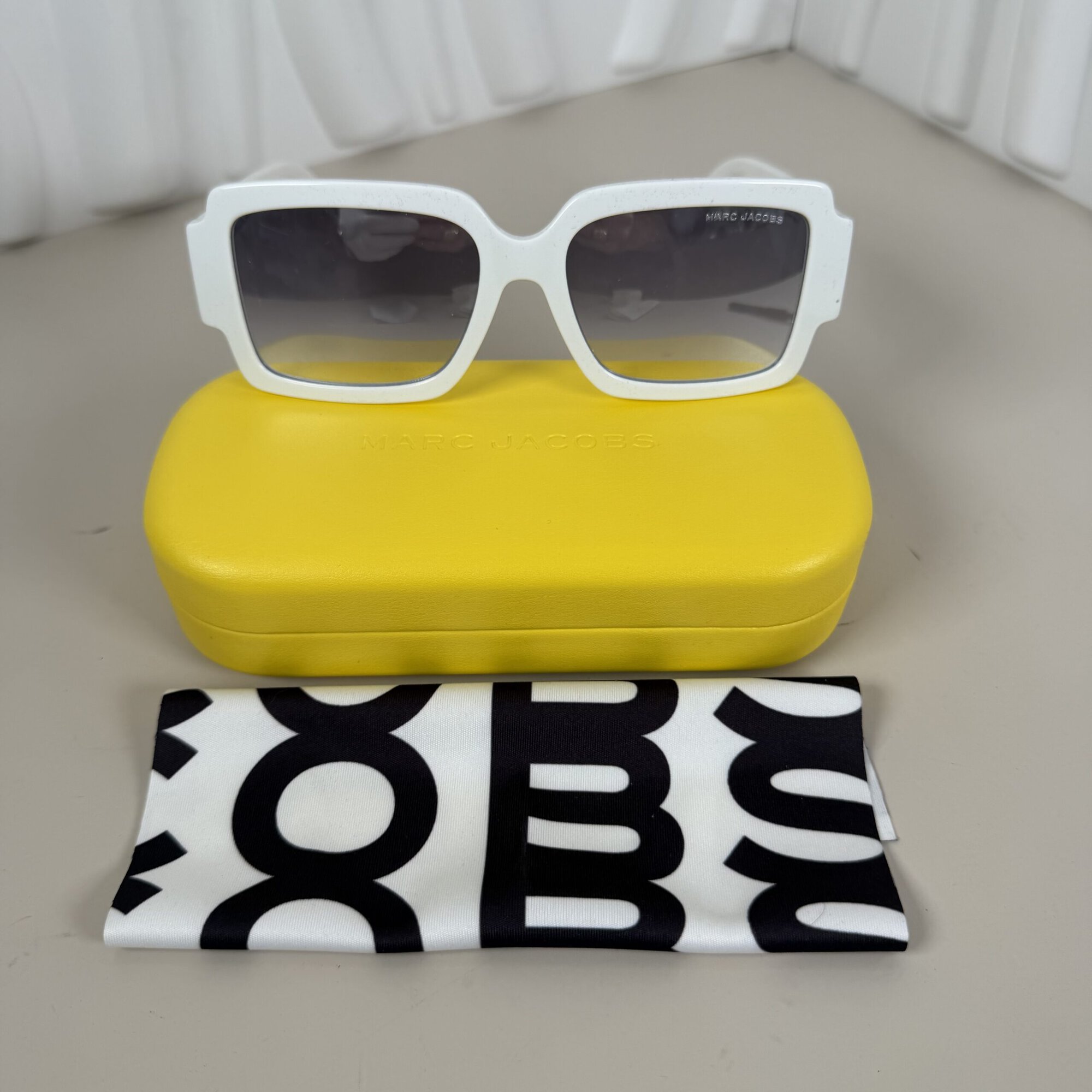 Marc Jacobs MARC 693/S square sunglasses size 55/17/145