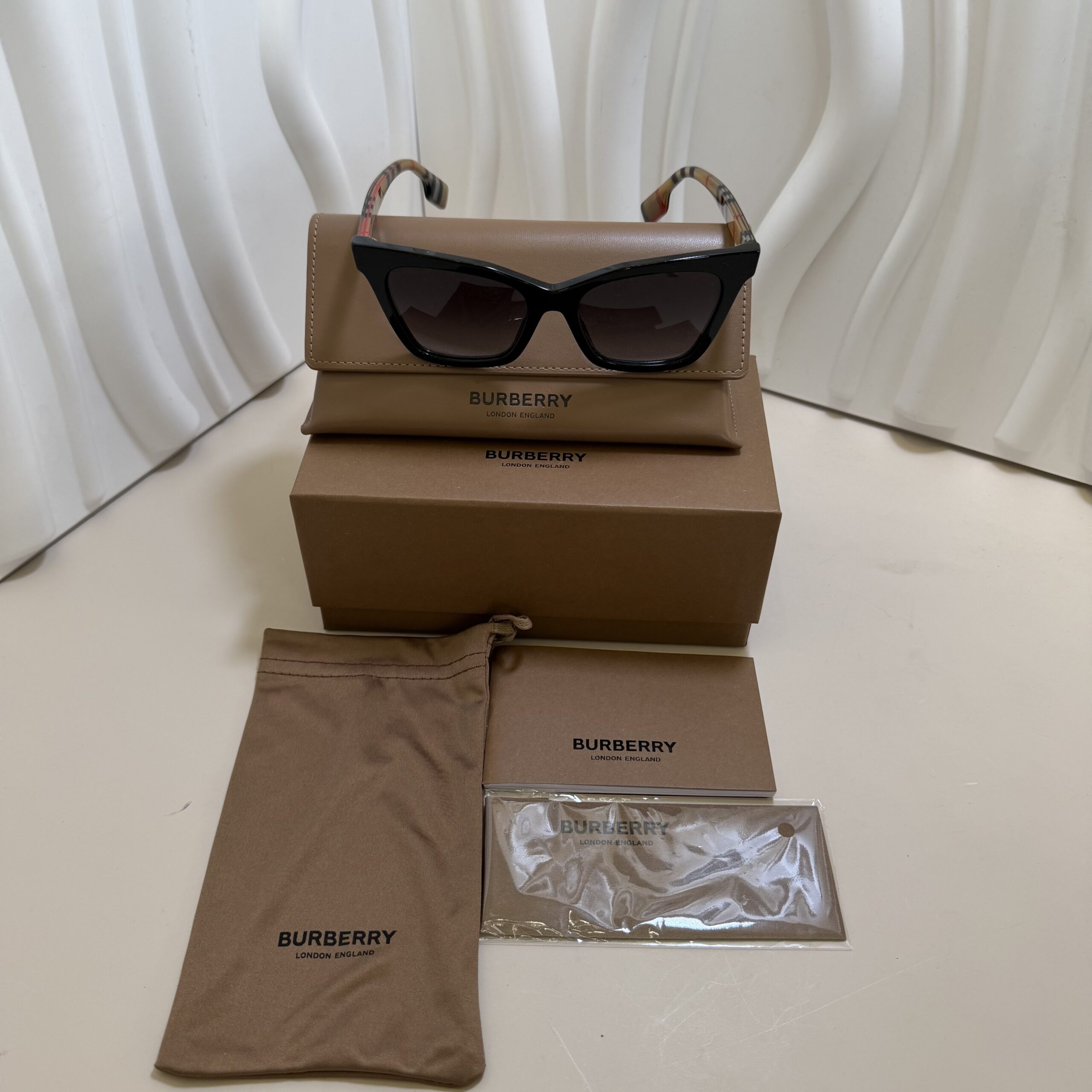 Burberry Elsa BE4346 Cat-Eye Sunglasses size 53/17/140 NWT - Image 2
