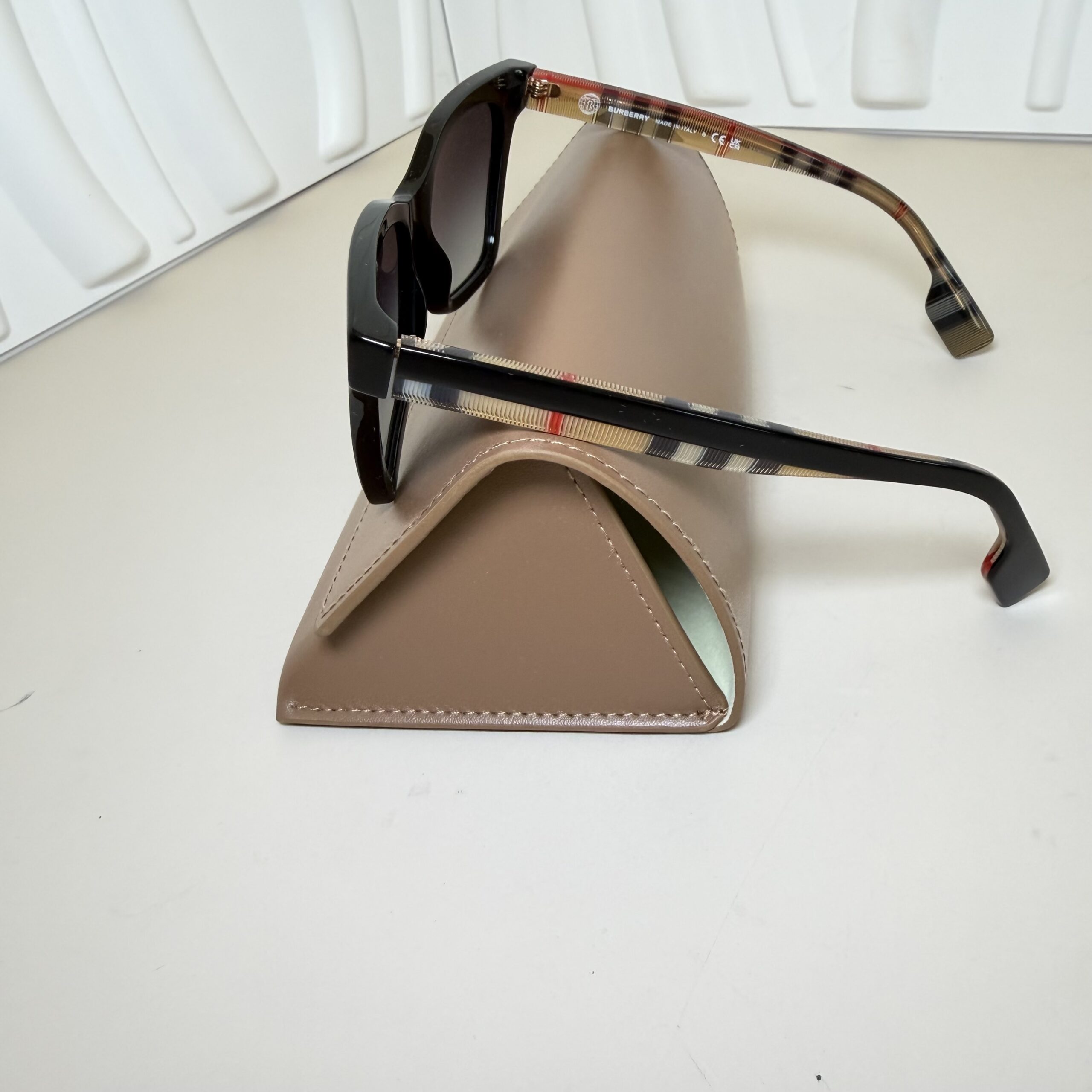 Burberry Elsa BE4346 Cat-Eye Sunglasses size 53/17/140 NWT - Image 3
