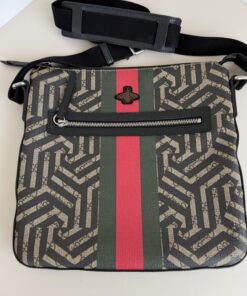 Pre-owned Gucci GG Supreme Caleido Web Bee Small Messenger Bag authenticated