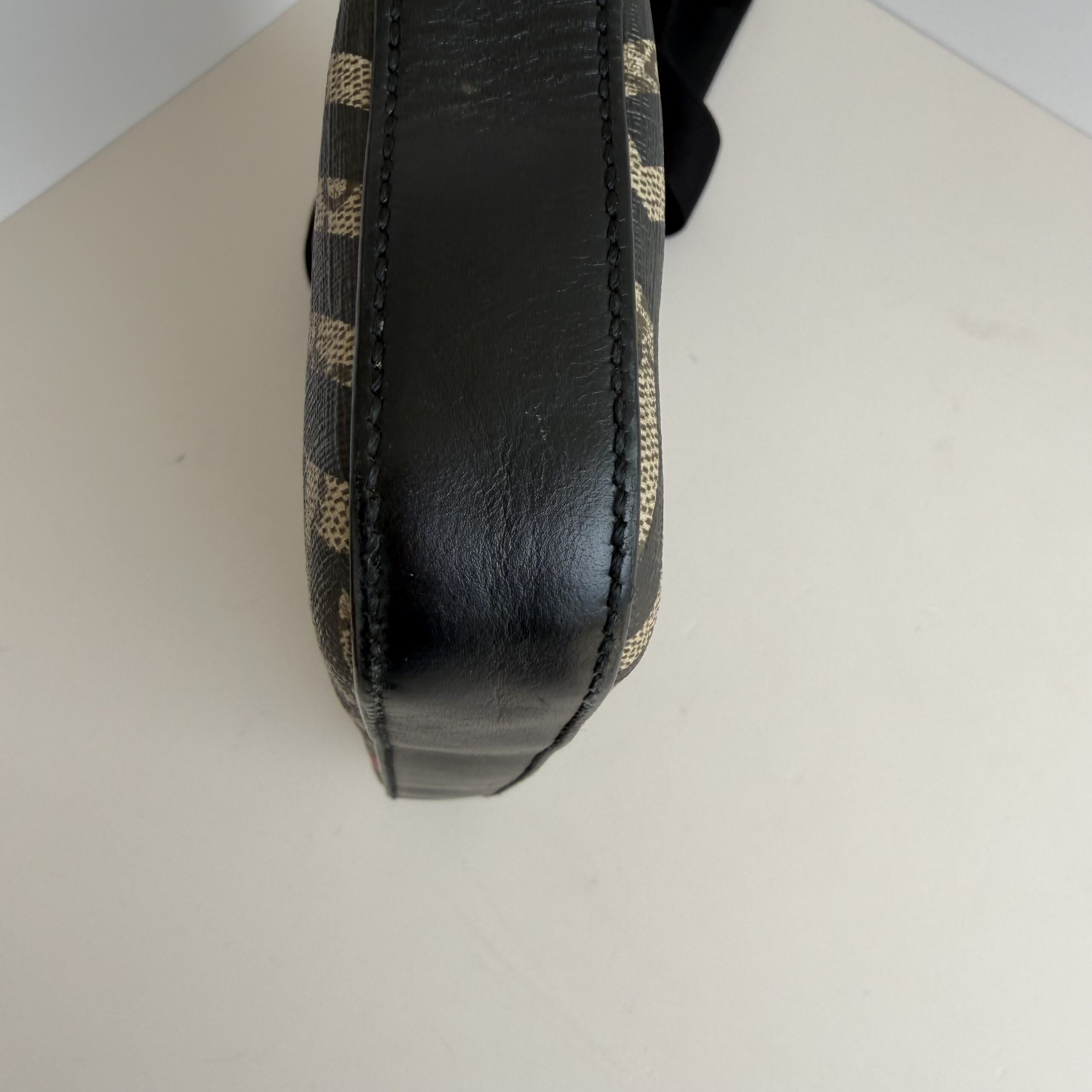 Gucci GG Supreme Caleido Web Bee Small Messenger Bag - Image 3