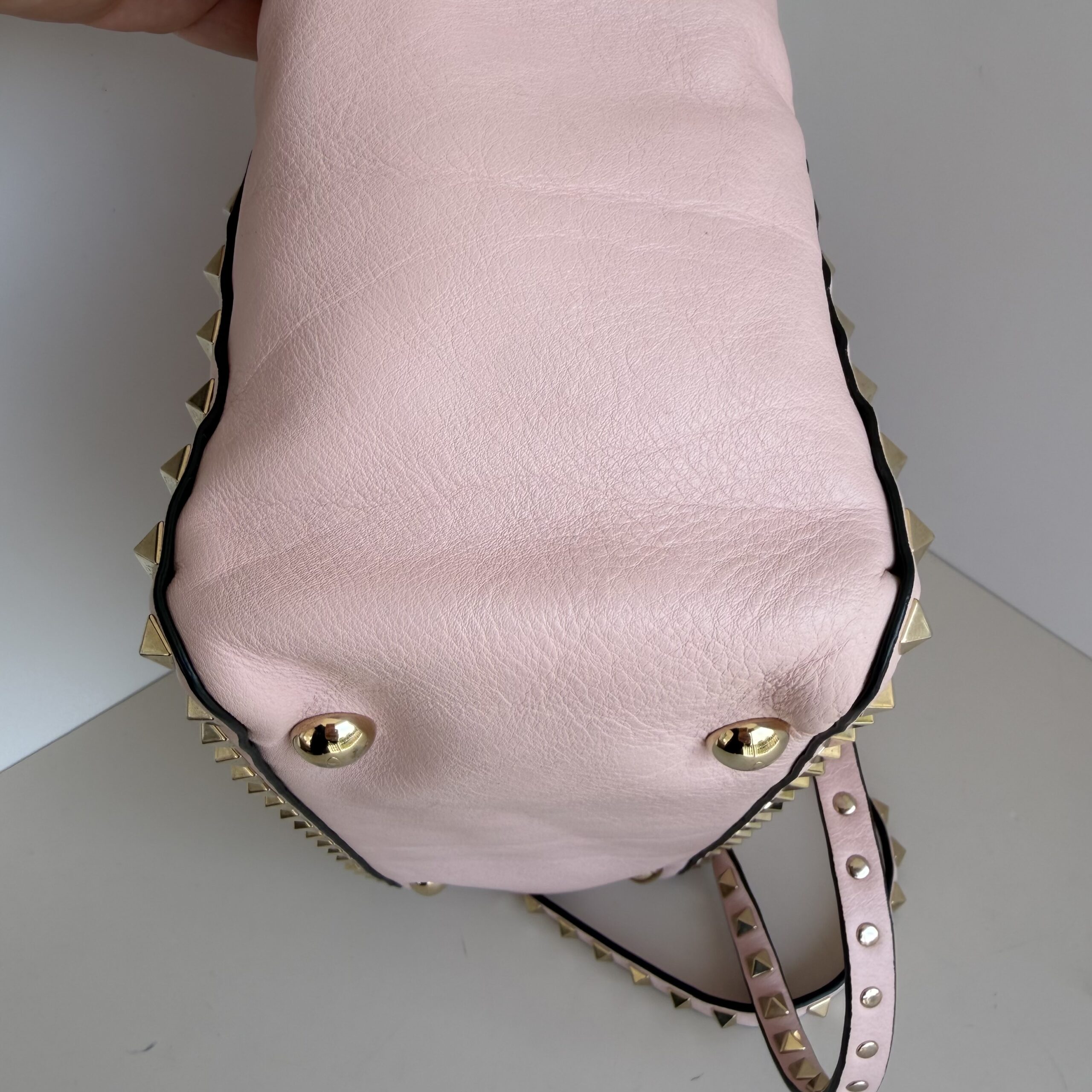 Valentino Garavani Rockstud Small Double-Handle Trapeze Tote Bag – Blush Pink Leather - Image 4