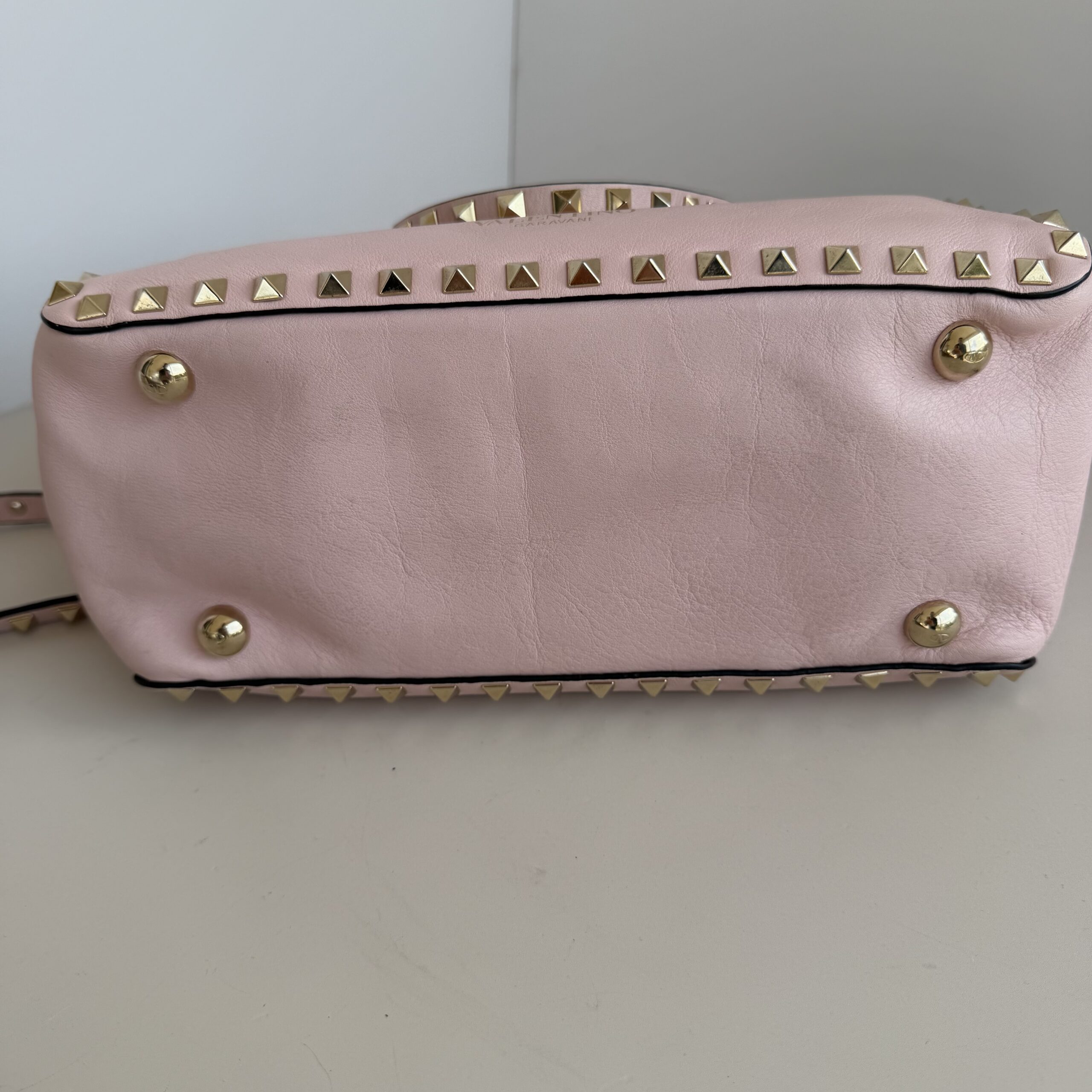 Valentino Garavani Rockstud Small Double-Handle Trapeze Tote Bag – Blush Pink Leather - Image 7