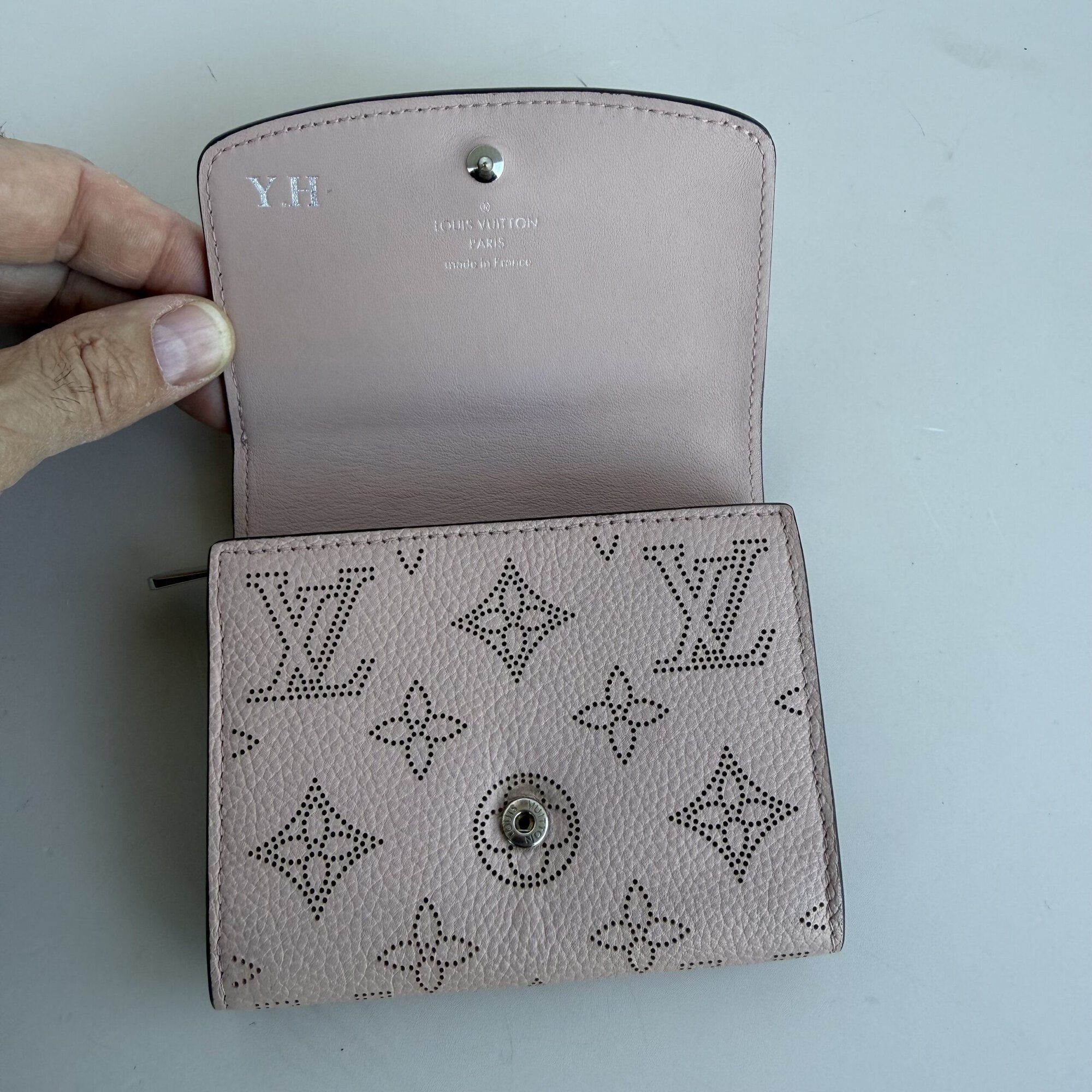 Louis Vuitton Monogram Mahina Perforated Leather Iris XS Compact Wallet – Magnolia Pink - Image 5