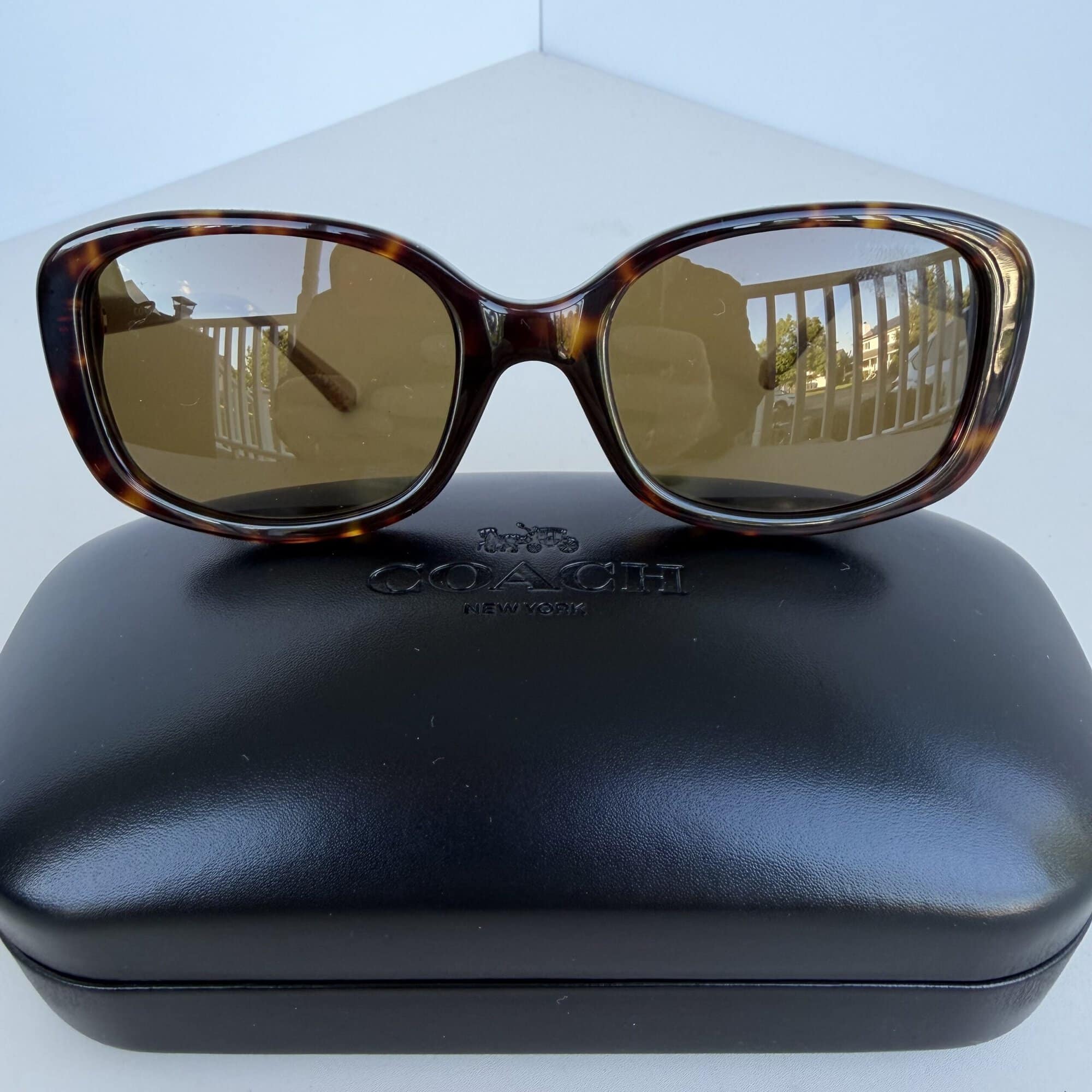 Pre-Owned Authentic Coach Women's HC8278 (L1114) Rectangle Sunglasses in Dark Tortoise