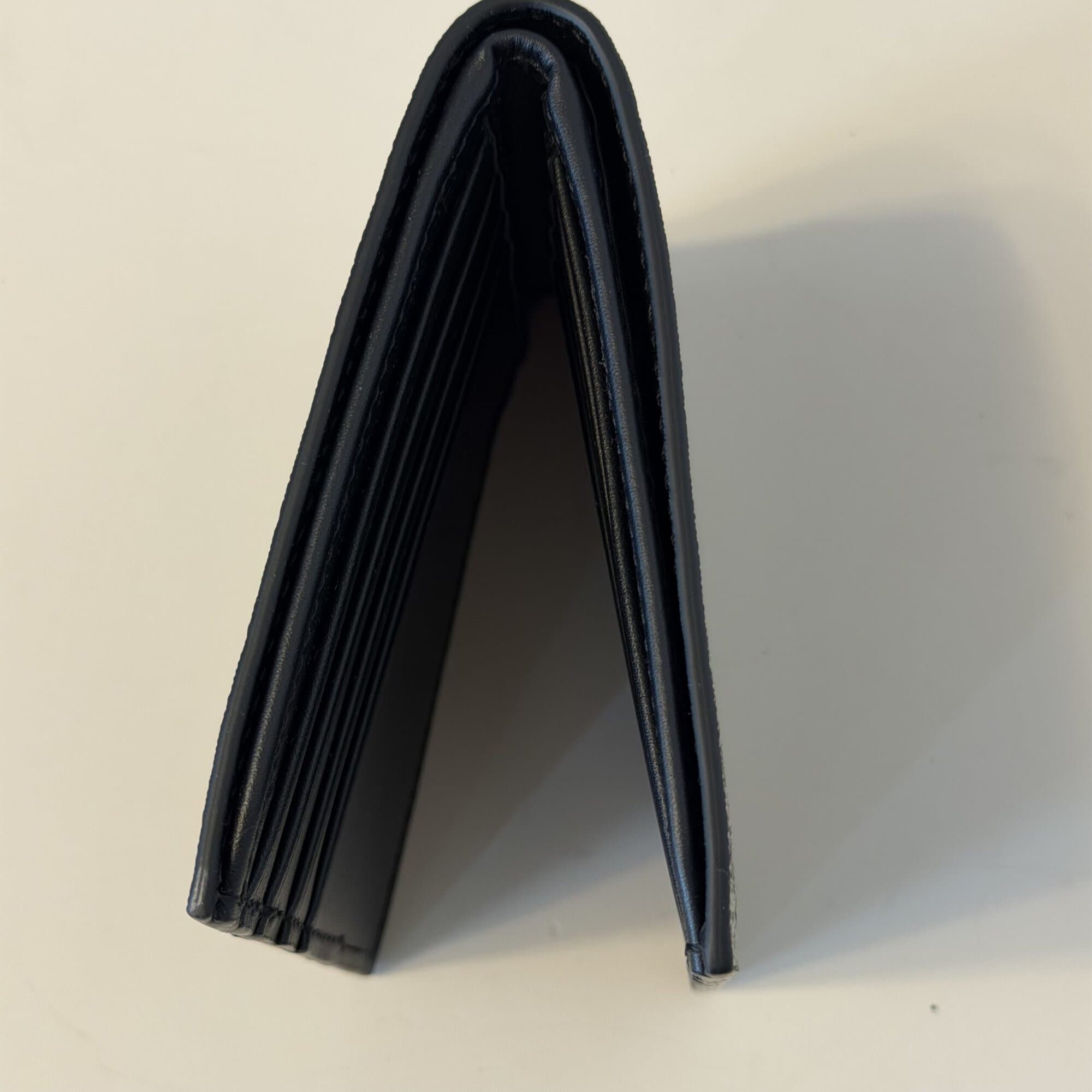 Gucci GG Supreme Bi-Fold Wallet - Image 2