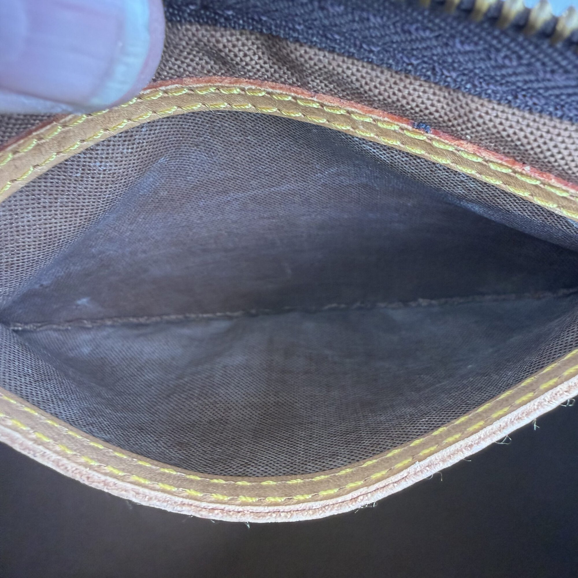 Louis Vuitton Monogram Speedy 40 - Image 11