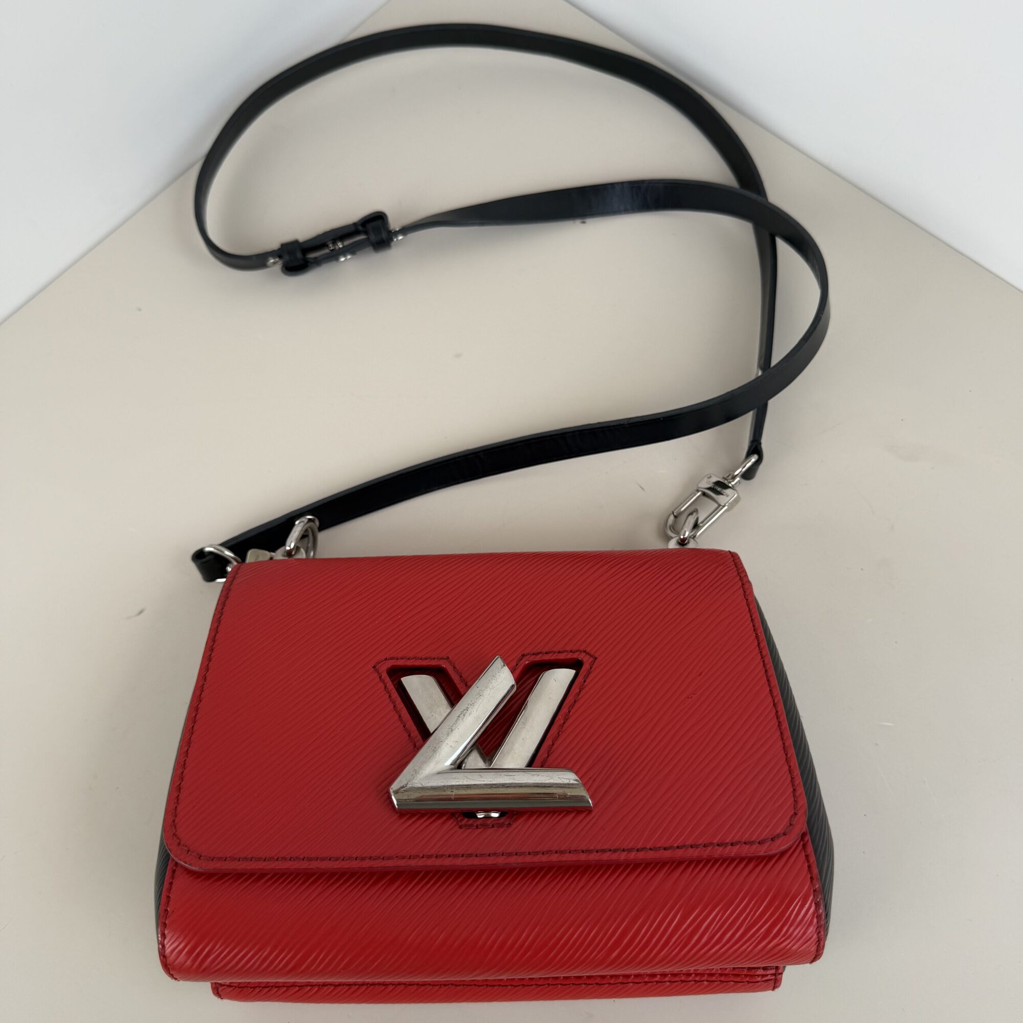 Louis Vuitton Twist MM in vibrant Coquelicot Red Epi leather image 2