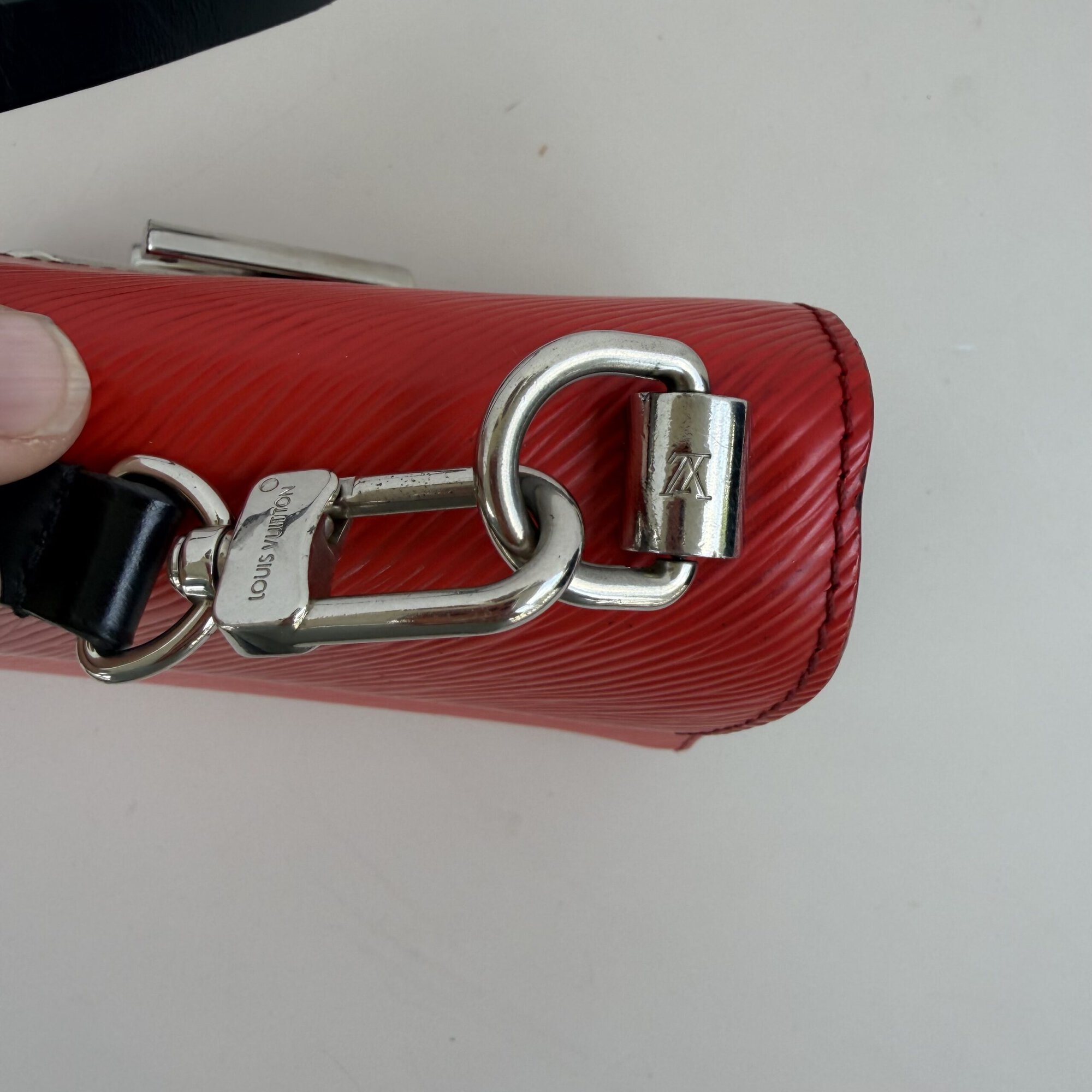 Louis Vuitton Twist MM in vibrant Coquelicot Red Epi leather image 8