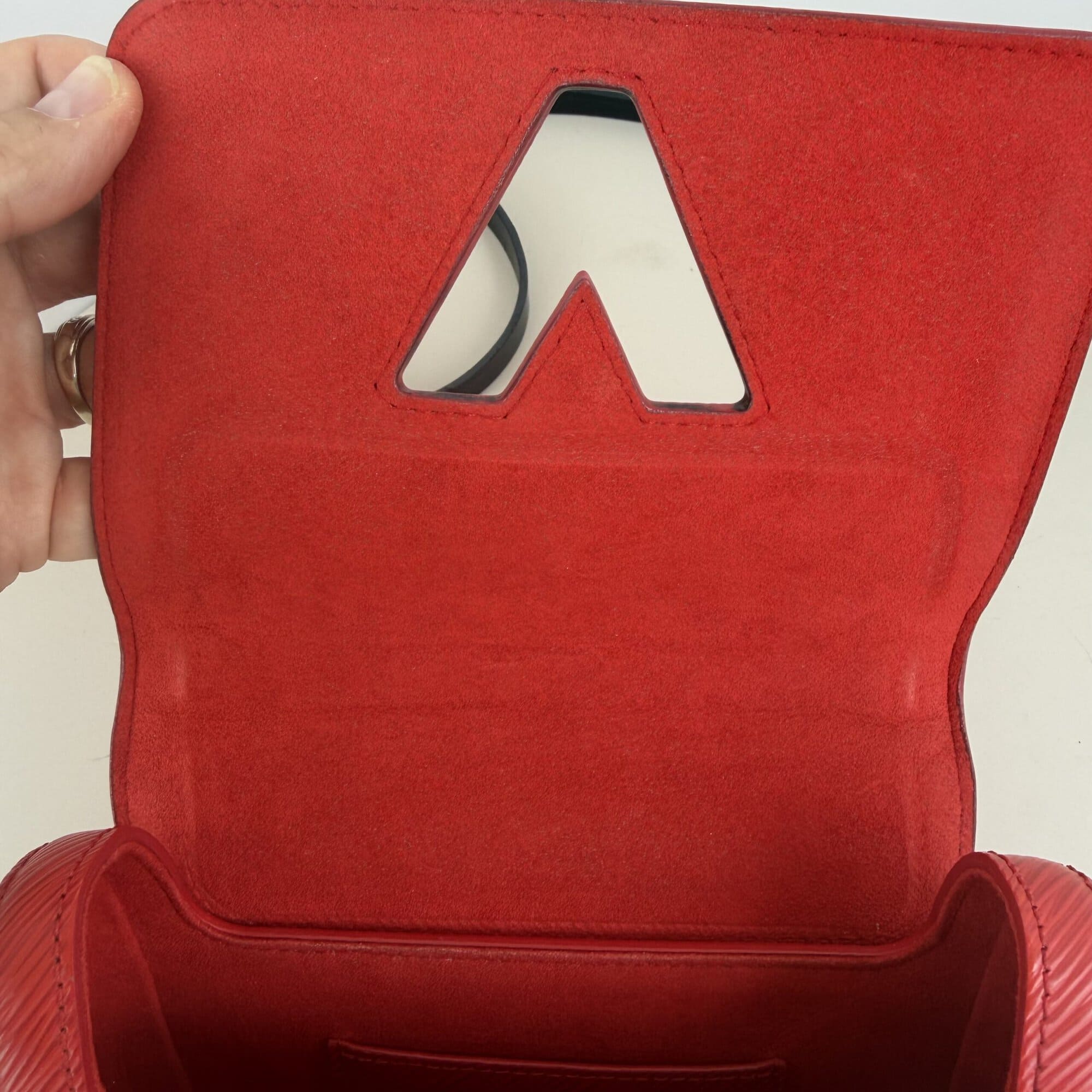 Louis Vuitton Twist MM in vibrant Coquelicot Red Epi leather image 9