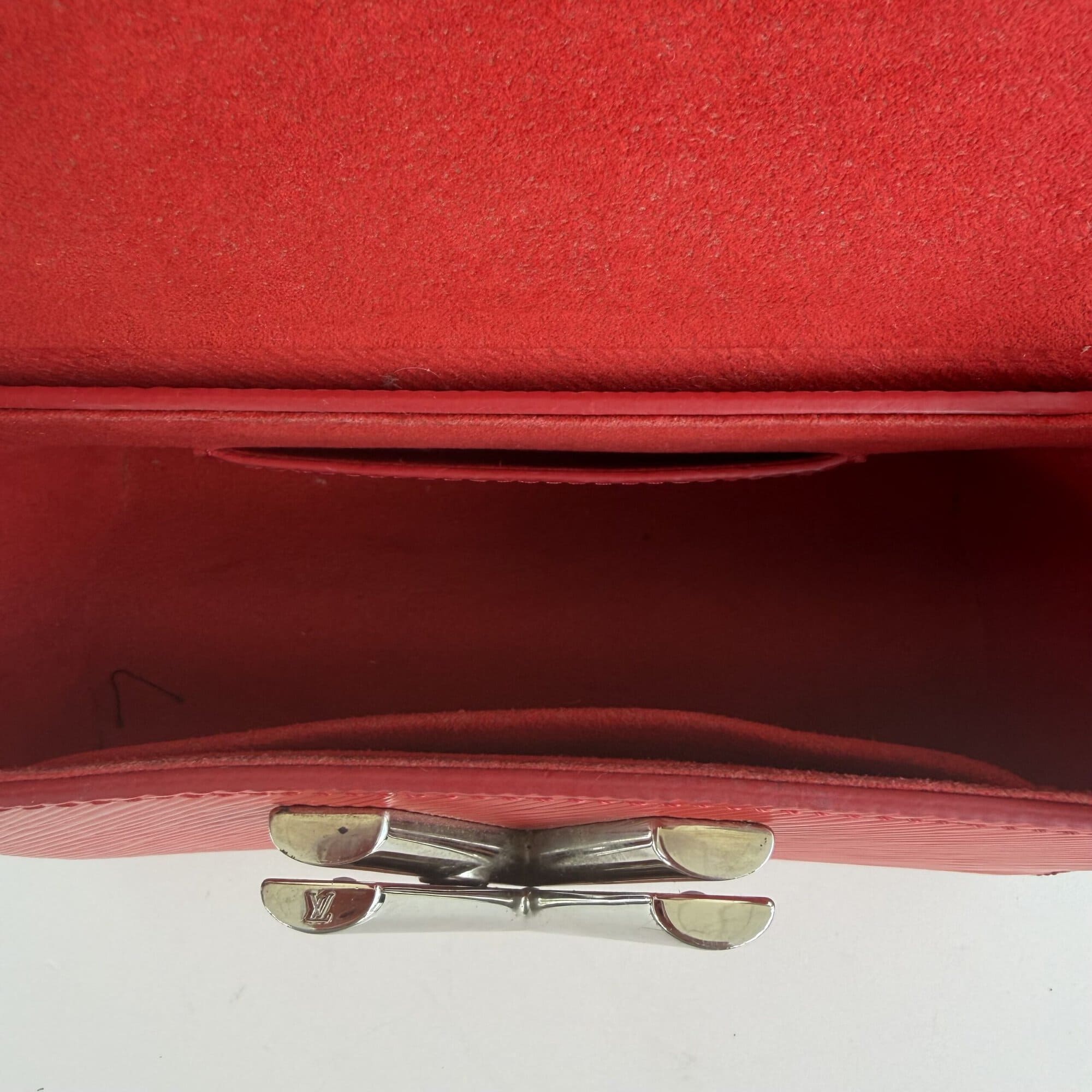 Louis Vuitton Twist MM in vibrant Coquelicot Red Epi leather image 10