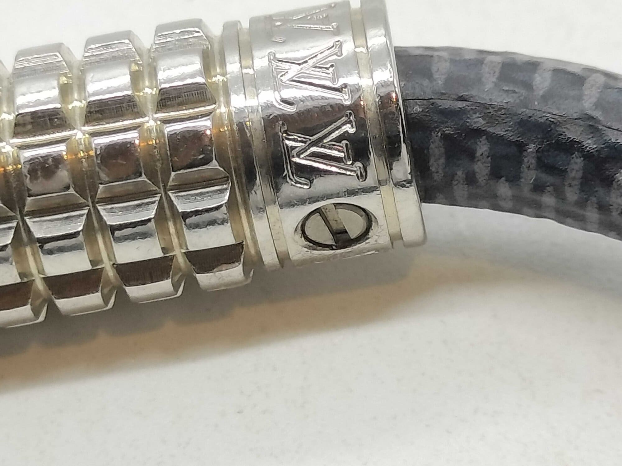 Louis Vuitton Damier Graphite Digit Bracelet Silver-Tone Magnetic Clasp Size M/L image 9