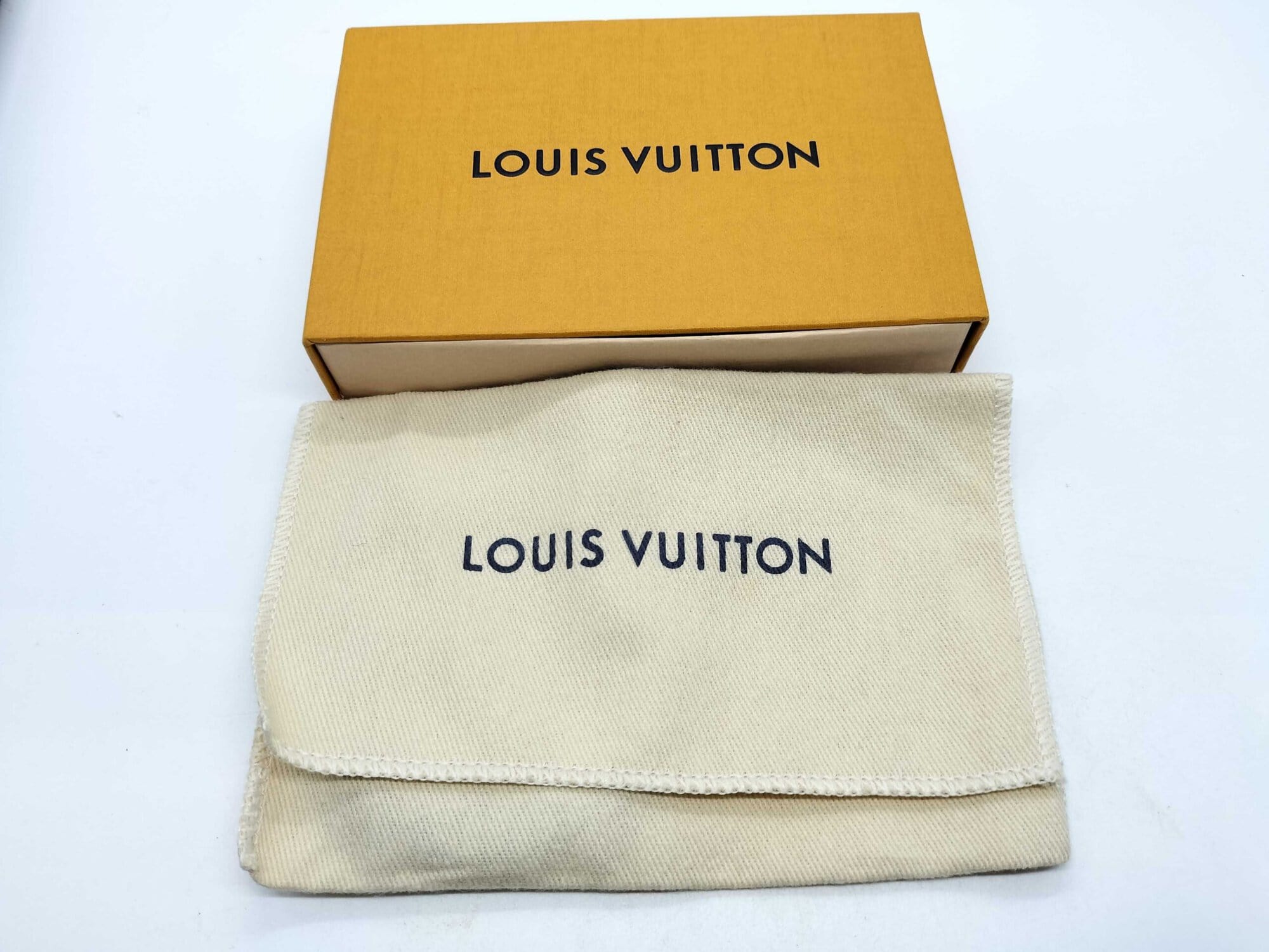 Louis Vuitton Damier Graphite Digit Bracelet Silver-Tone Magnetic Clasp Size M/L image 10