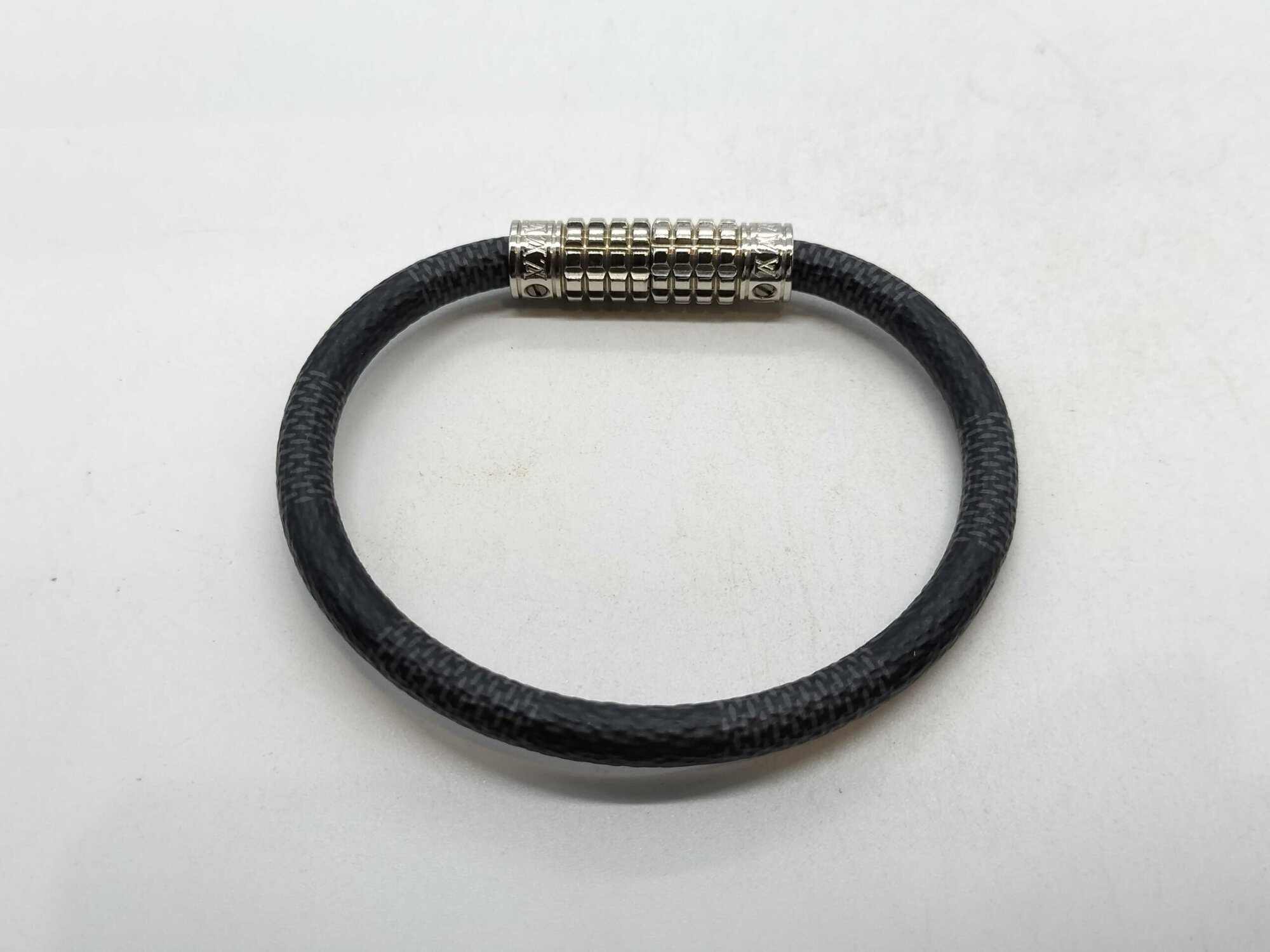 Louis Vuitton Damier Graphite Digit Bracelet Silver-Tone Magnetic Clasp Size M/L