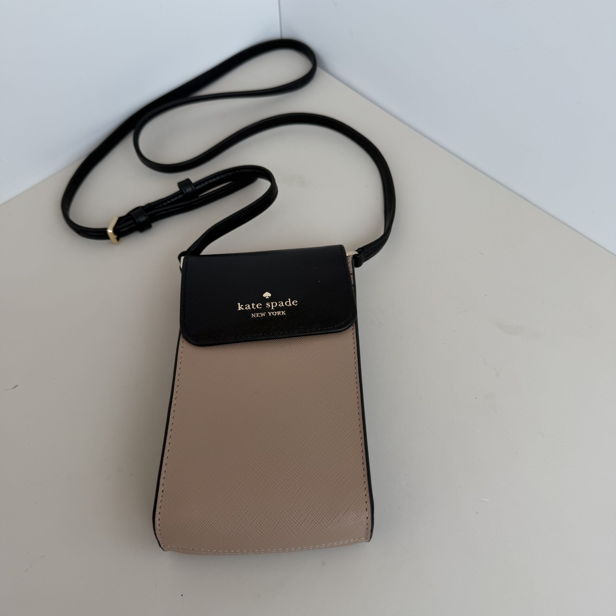 Pre-Owned Authentic Kate Spade Madison Colorblock Saffiano Leather Phone Crossbody Bag